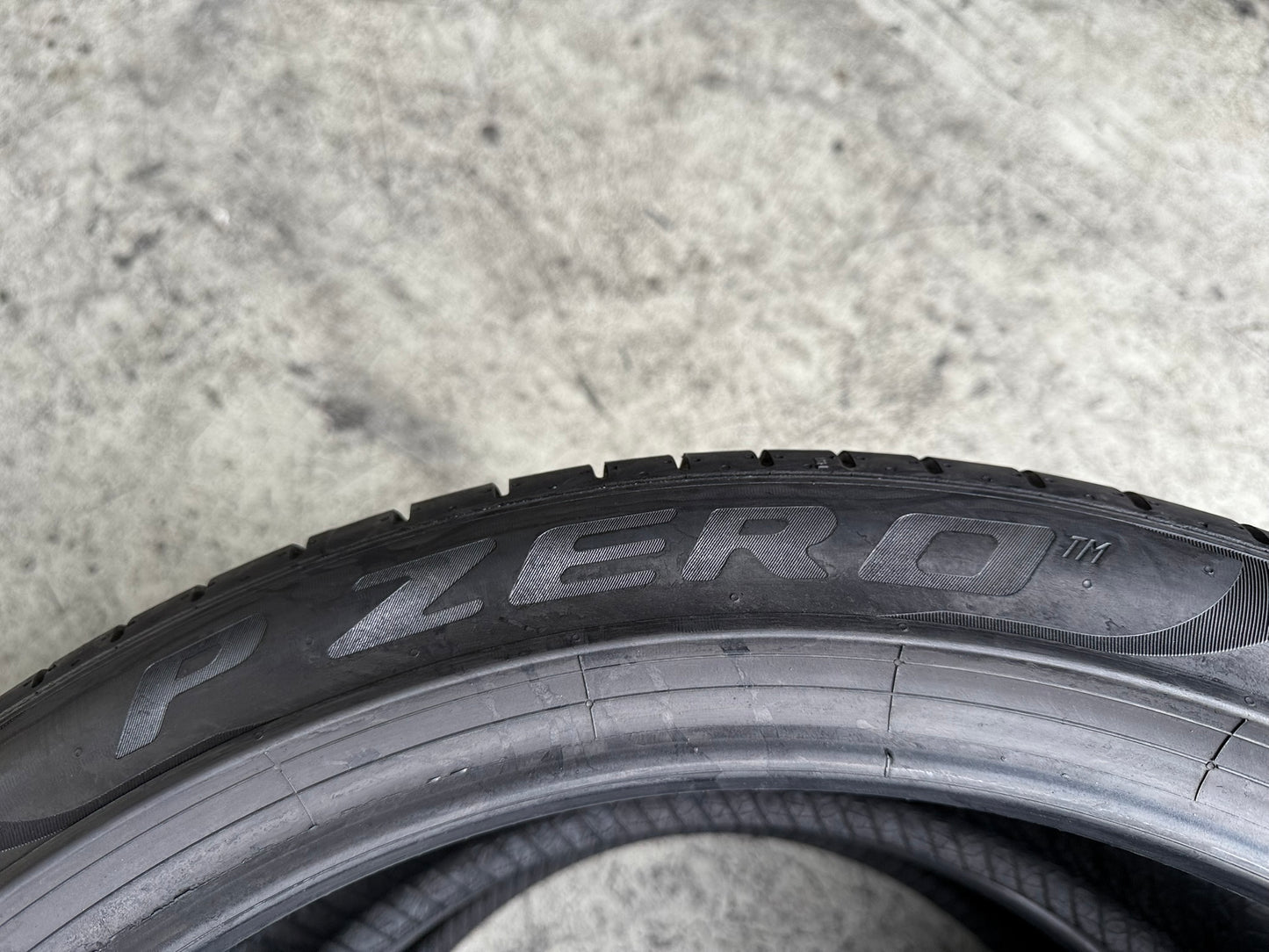 Usato: 2 Gomme 265/40R21 105Y XL Pirelli Estive 90% Residuo