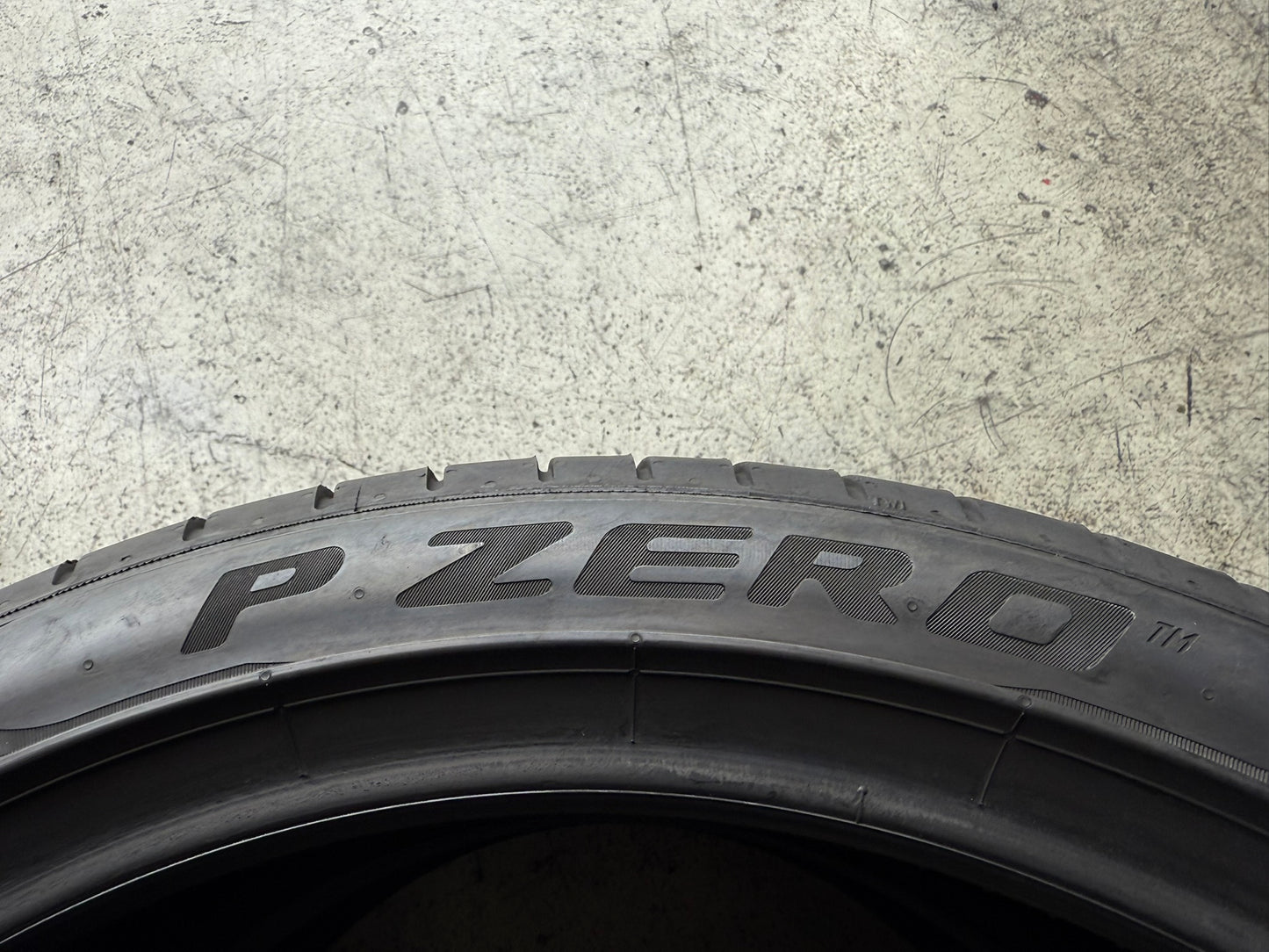 Usato: 2 Gomme 245/40R21 100W XL Pirelli Estive 95% Residuo