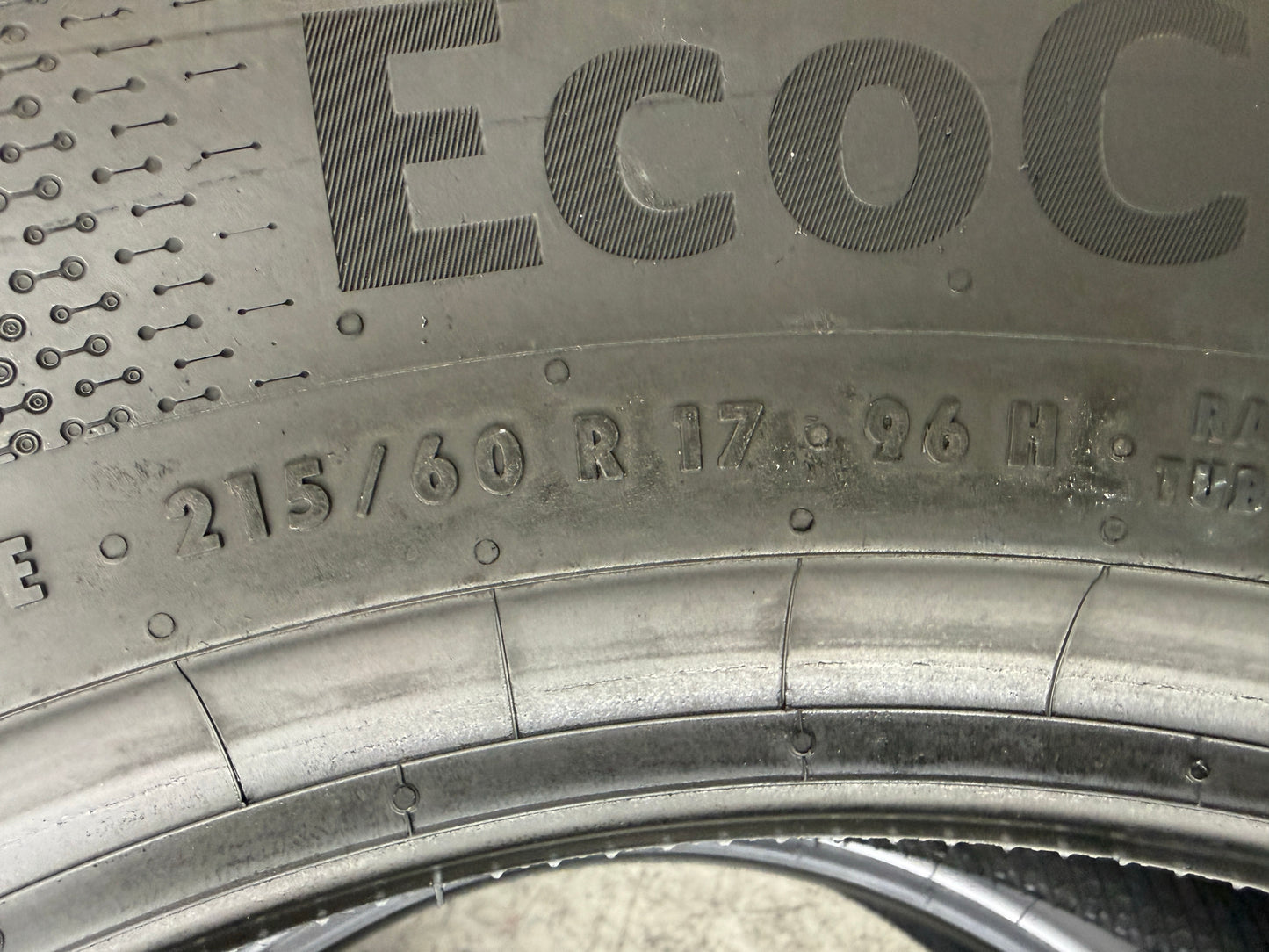 Usato: 2 Pneumatici Continental EcoContact 7 215/60R17 96H FR EVc Estivi 80% Residui