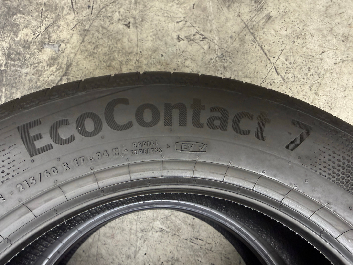 Usato: 2 Pneumatici Continental EcoContact 7 215/60R17 96H FR EVc Estivi 80% Residui