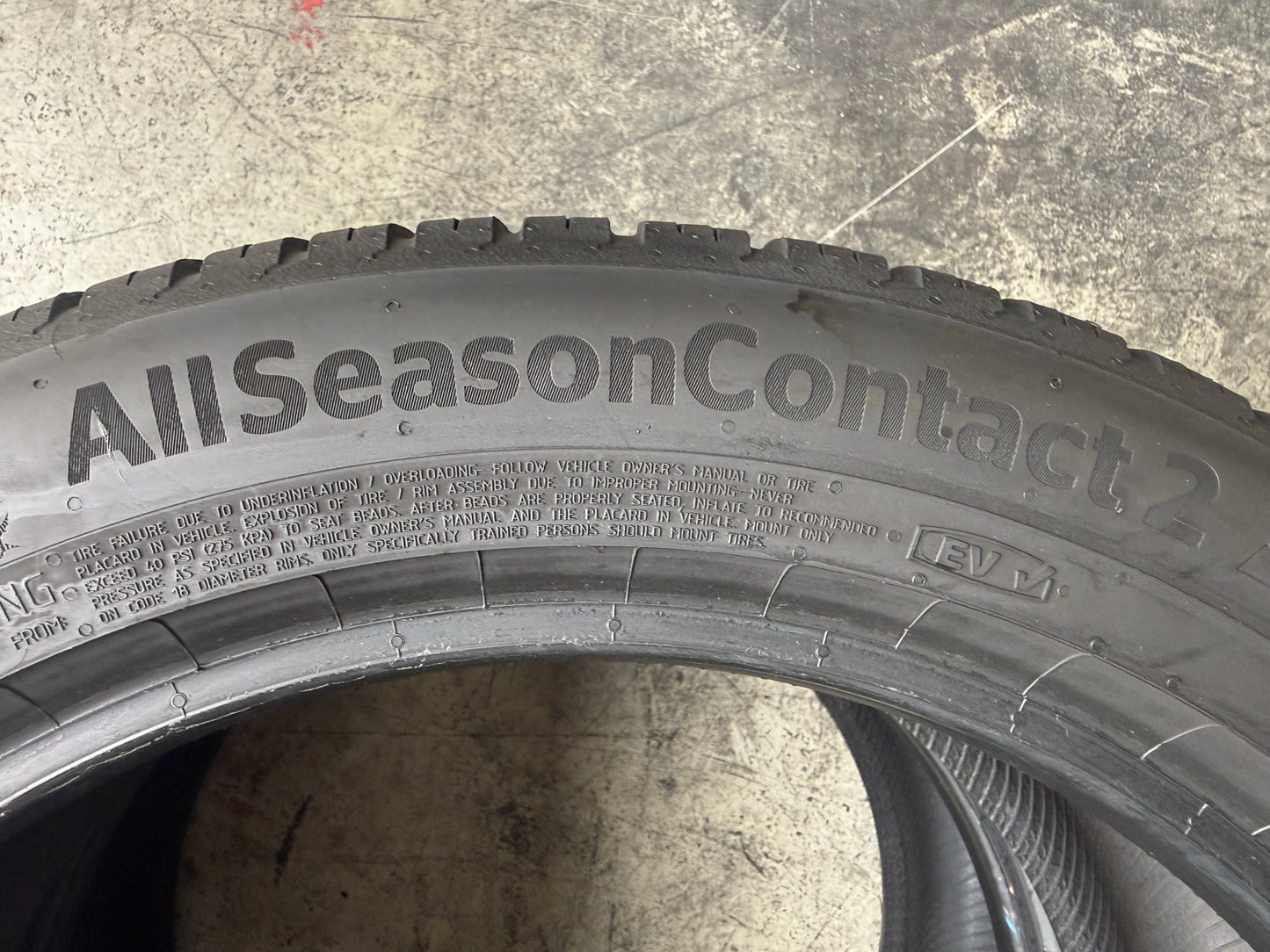 Usato: 2 Pneumatici Continental AllSeasonContact 2 225/50R18 99W XL FR 3PMSF EVc 4 Stagioni 90% Residui