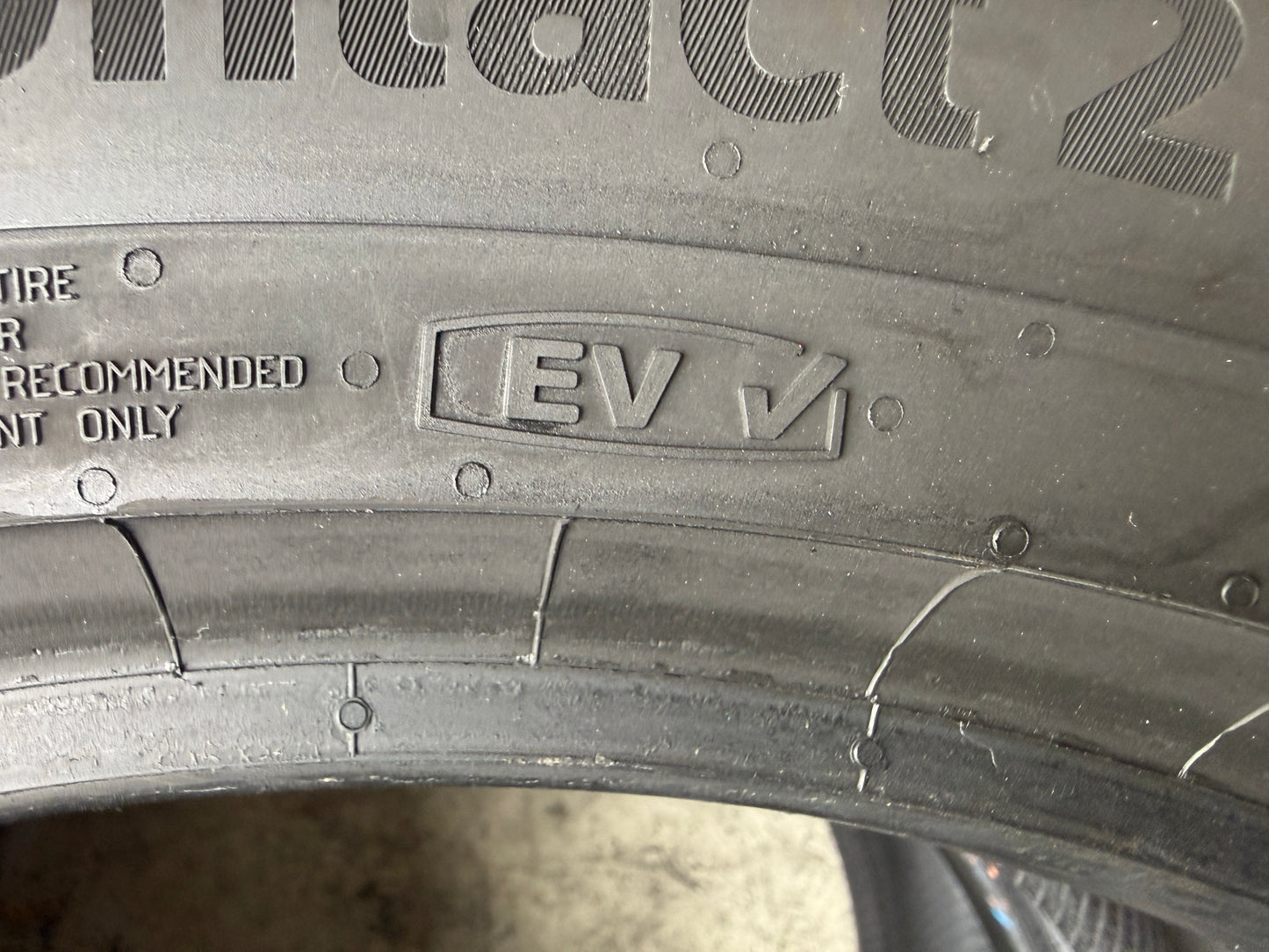 Usato: 2 Pneumatici Continental AllSeasonContact 2 225/50R18 99W XL FR 3PMSF EVc 4 Stagioni 90% Residui