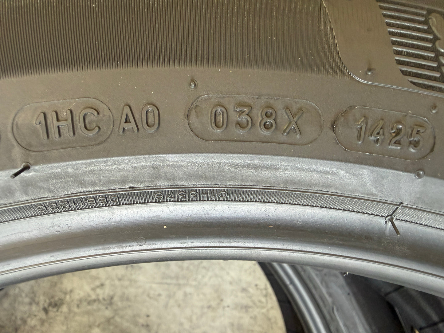 Usato: 2 Pneumatici Michelin e.Primacy 235/45R20 100V XL R Estivi 90% Residui