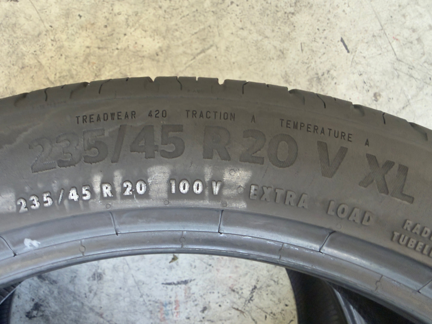 Usato: 2 Pneumatici Continental EcoContact 6 235/45R20 100V XL FR EVc Estivi 85% Residui