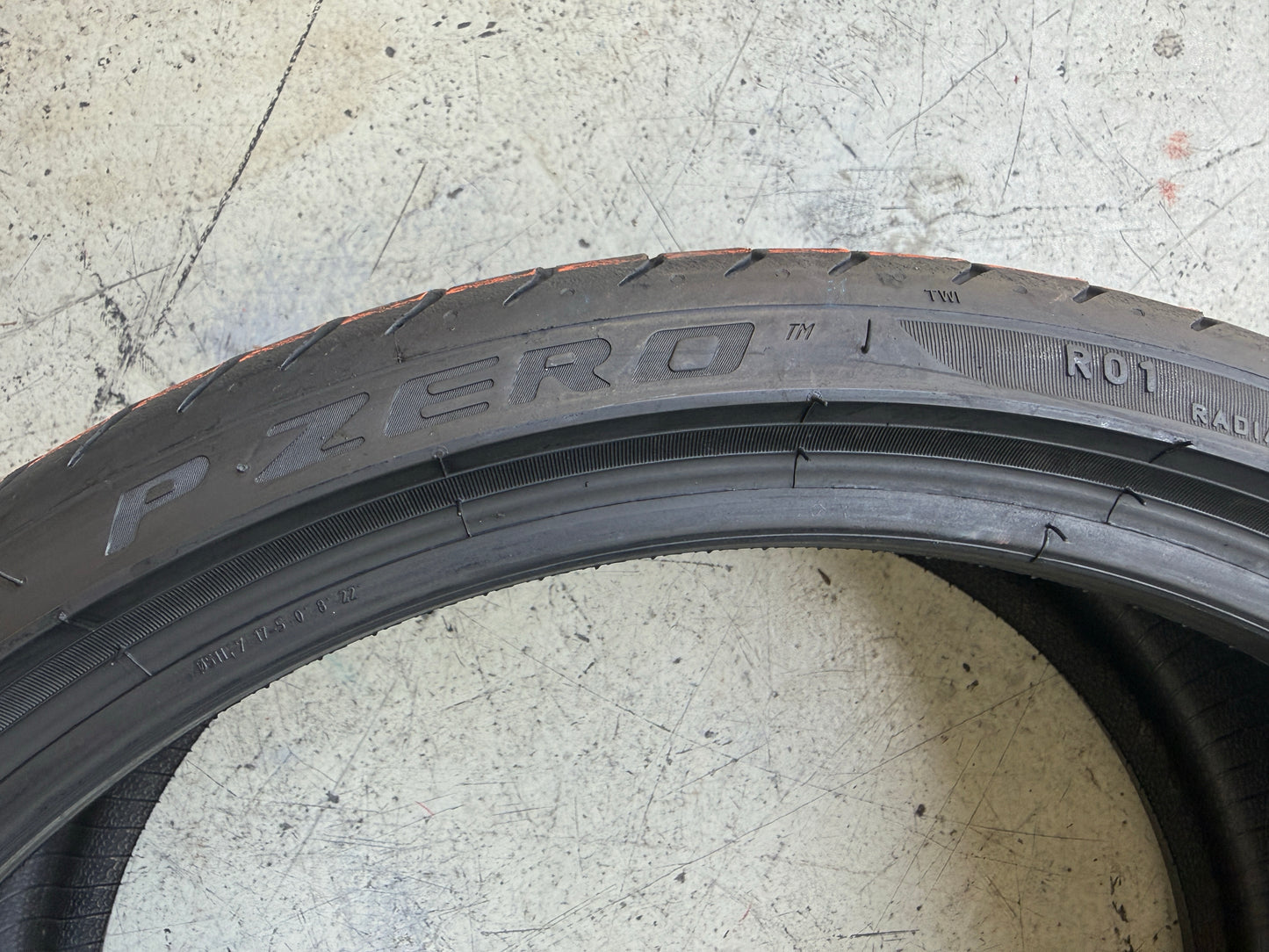 Usato: 2 Pneumatici Pirelli P Zero 255/30R20 92Y XL FP RO1 Estivi 95% Residui