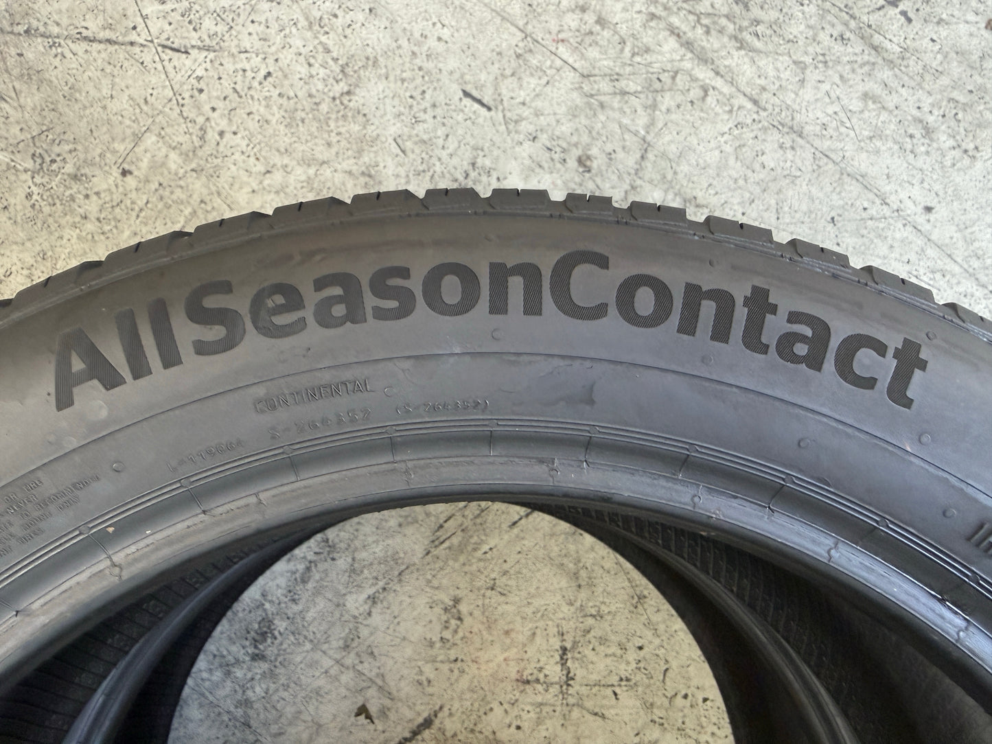 Usato: 2 Pneumatici Continental AllSeasonContact 215/55R18 99V XL 4 Stagioni 90% Residui