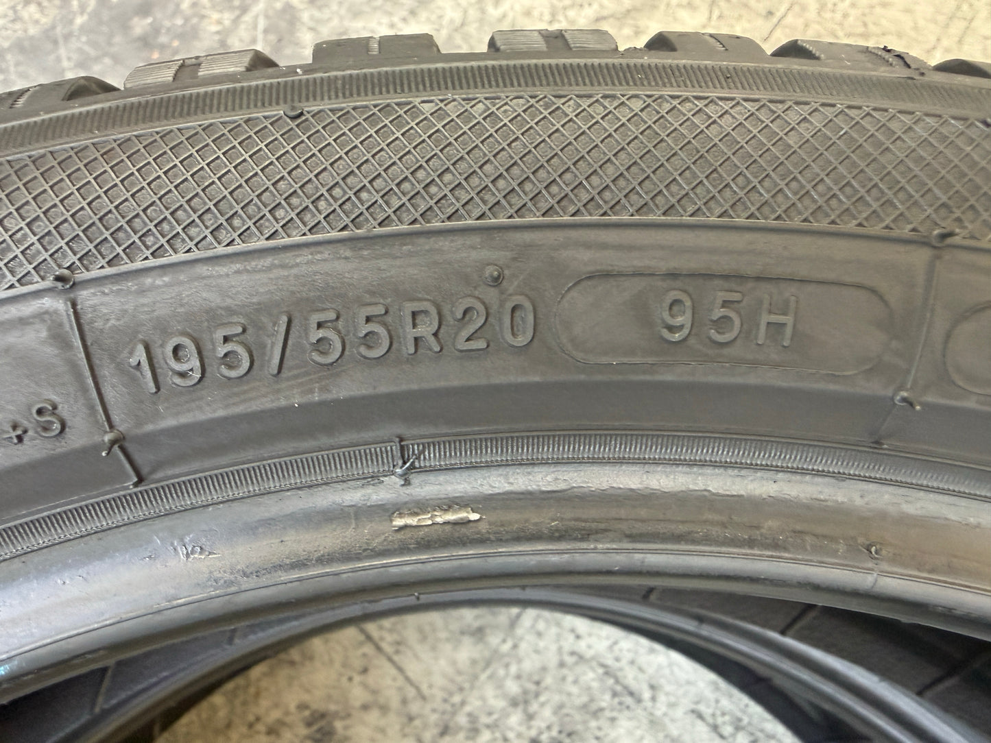 Usato: 2 Pneumatici Kleber Quadraxer 3 195/55R20 95H XL 4 Stagioni 95% Residui