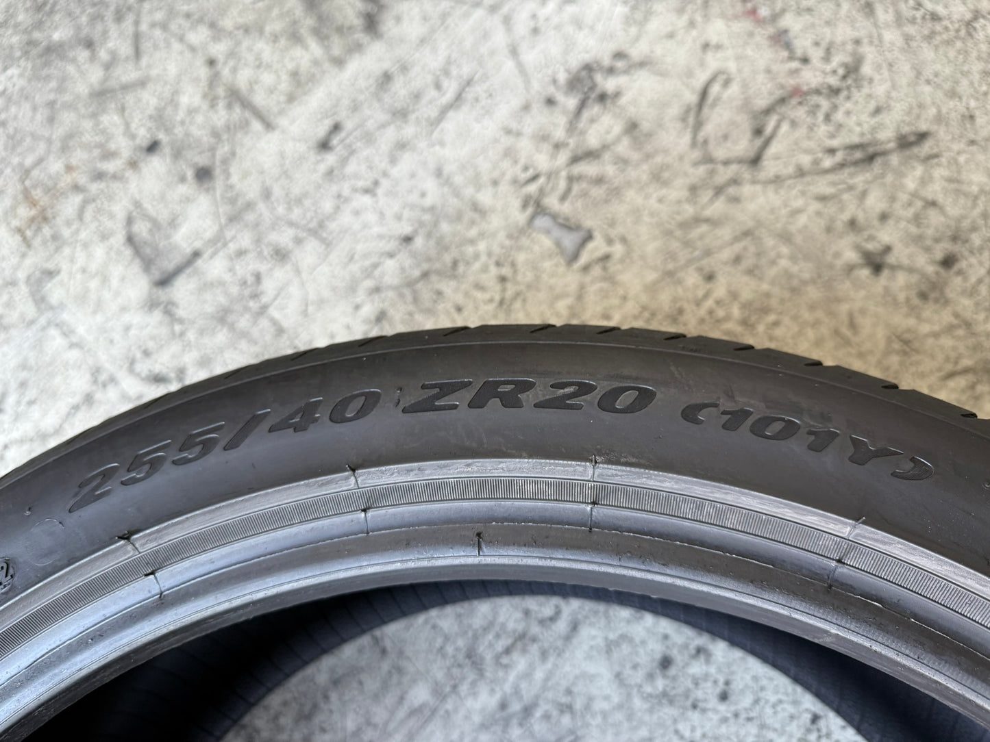 Usato: 1 Gomma 255/40R20 101Y XL Pirelli Estiva 85% residui