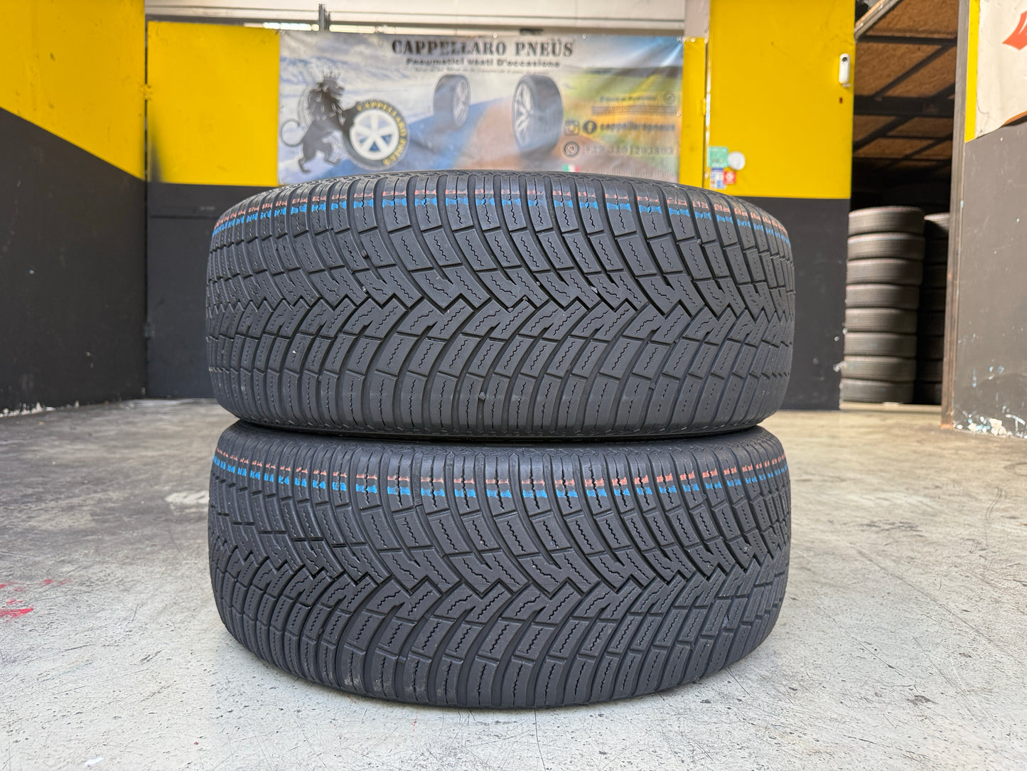 Usato: 2 Pneumatici Pirelli Scorpion All Season SF2 235/50R20 104Y XL J M+S Seal Inside 80% Residui