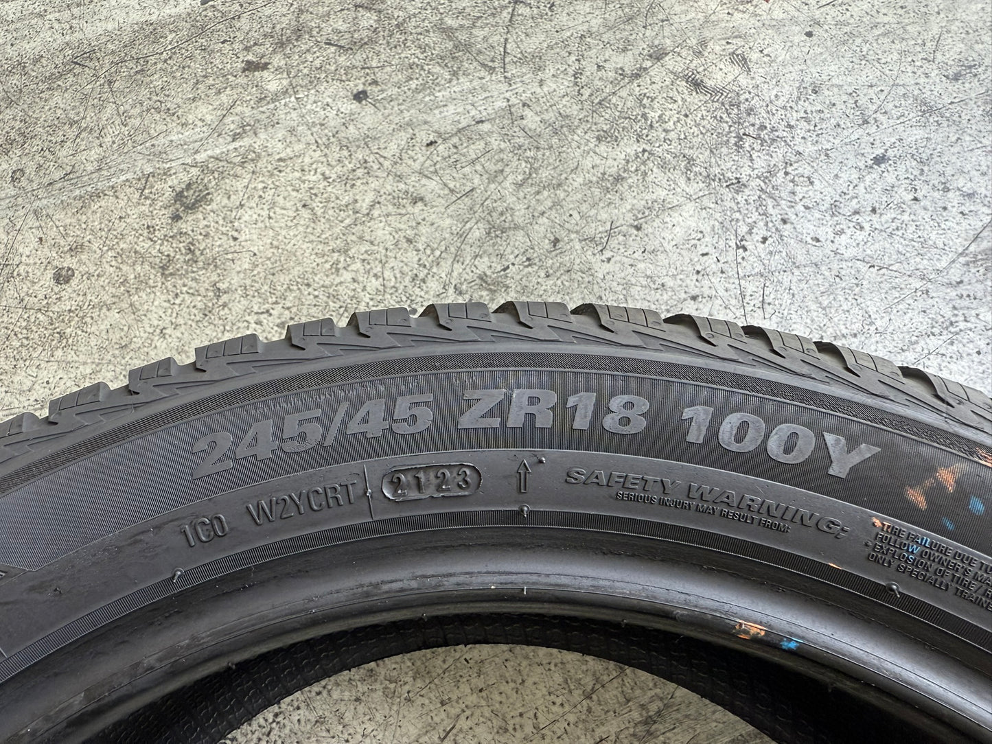 Usato: 1 Gomma 245/45R18 100Y XL Kumho 4 Stagioni 95% residui