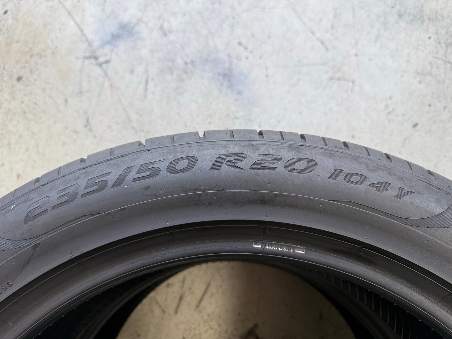Usato: 2 Pneumatici Pirelli P Zero PZ4 235/50R20 104Y XL J LR Estivi 85% Residui