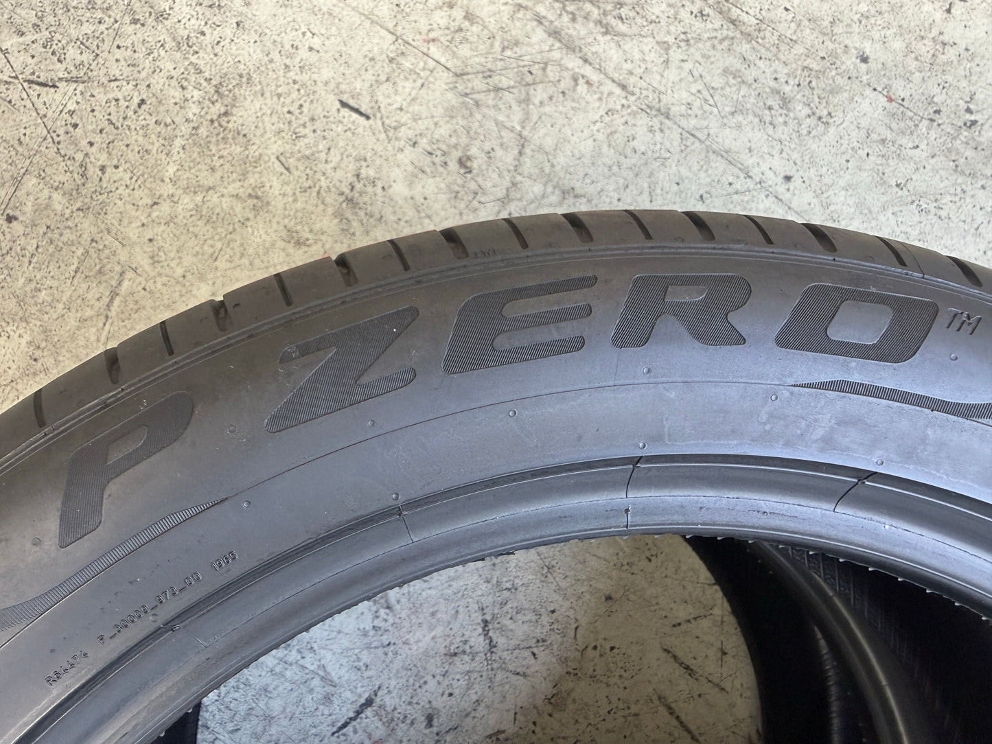 Usato: 2 Pneumatici Pirelli P Zero PZ4 235/50R20 104Y XL J LR Estivi 85% Residui