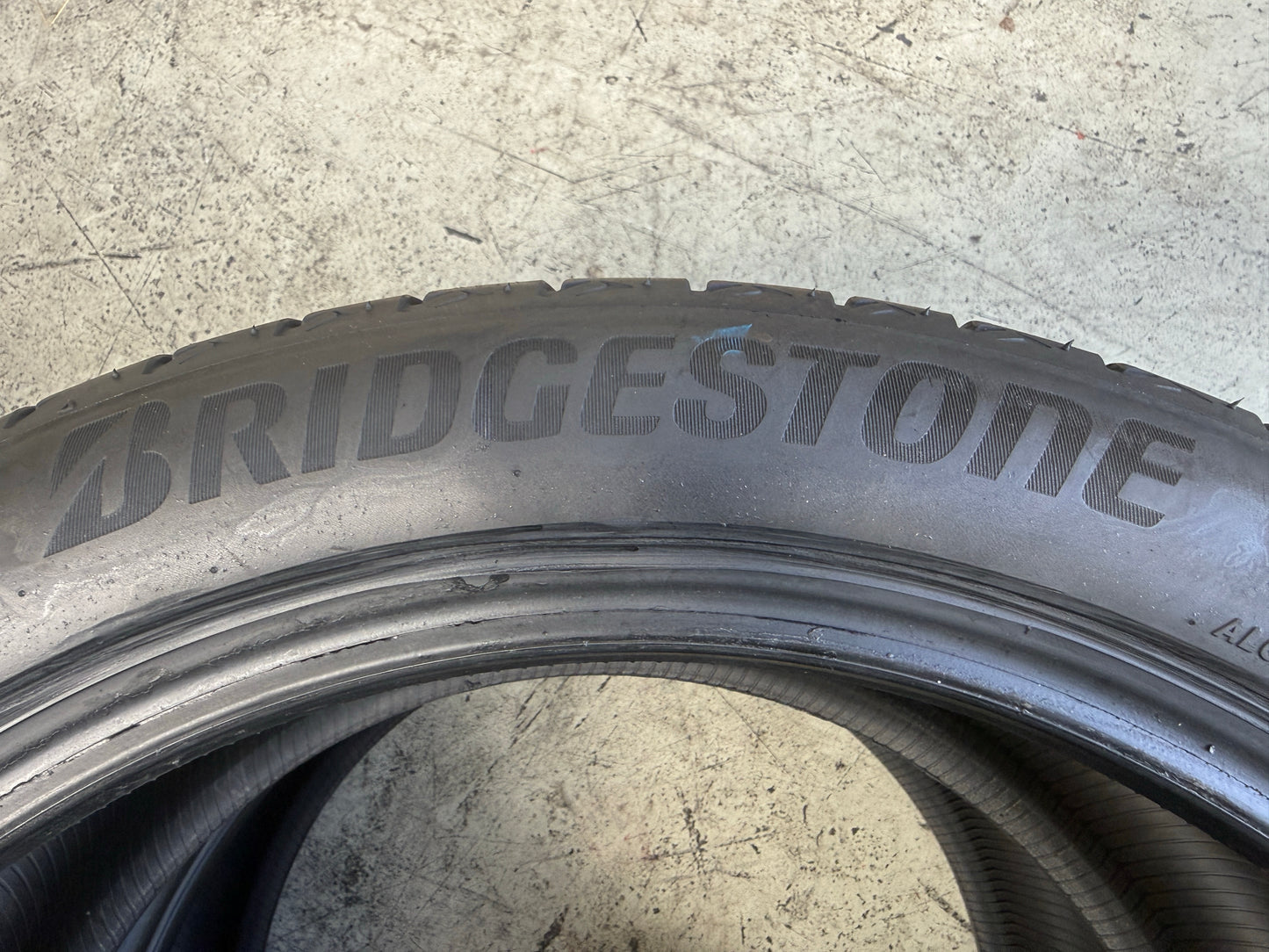 Usato: 2 Pneumatici Bridgestone Alenza 001 275/40R20 106W XL (*) MFS Estivi 80% Residui