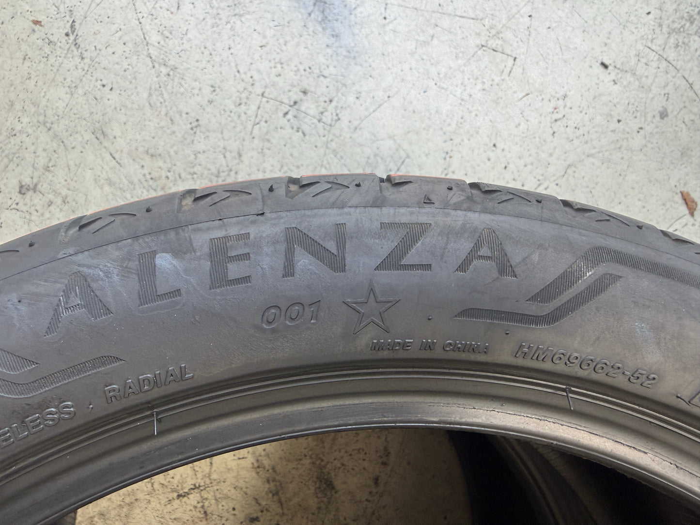 Usato: 2 Pneumatici Bridgestone Alenza 001 275/40R20 106W XL (*) MFS Estivi 80% Residui