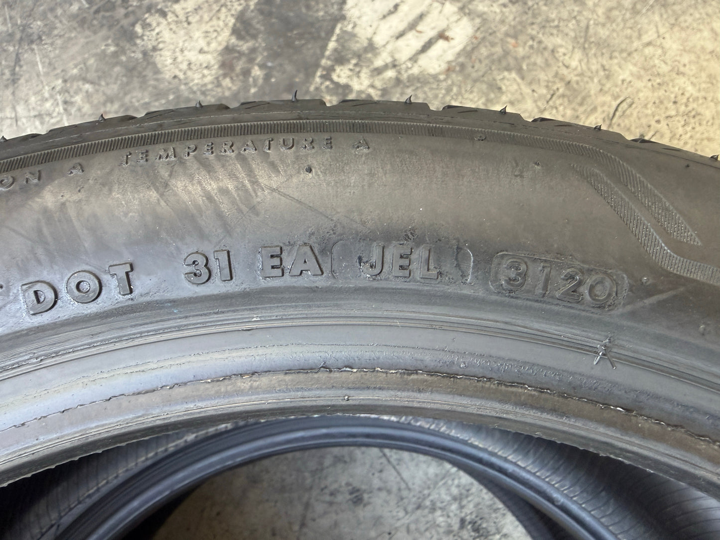 Usato: 2 Pneumatici Bridgestone Alenza 001 275/40R20 106W XL (*) MFS Estivi 80% Residui