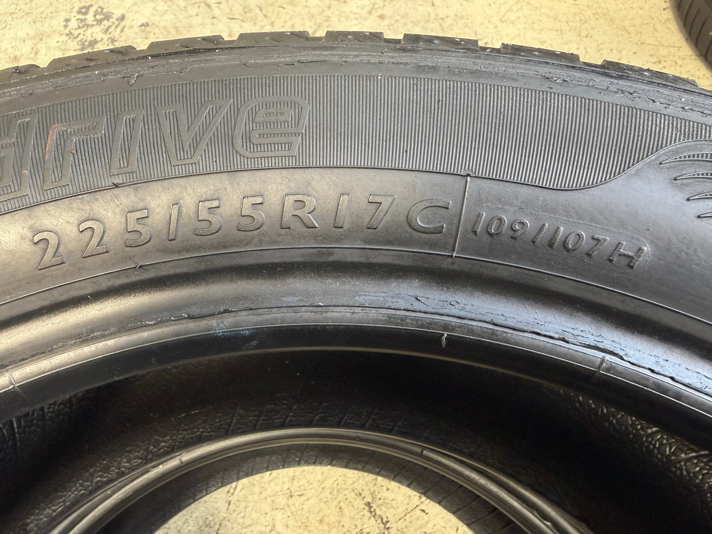 Usato: 2 Pneumatici Dunlop Econodrive 225/55R17C 109/107H 104H 8PR MO-V Estivi 75% Residui