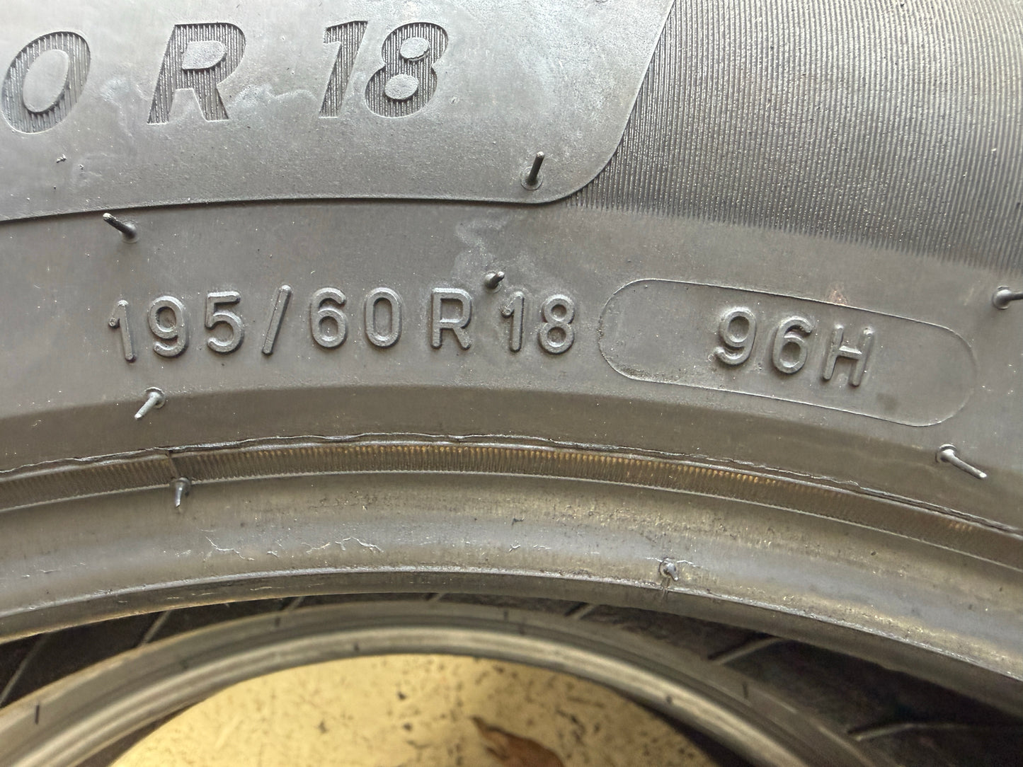 Usato: 2 Pneumatici Michelin CrossClimate 2 195/60R18 96H XL 4 Stagioni 85% Residui