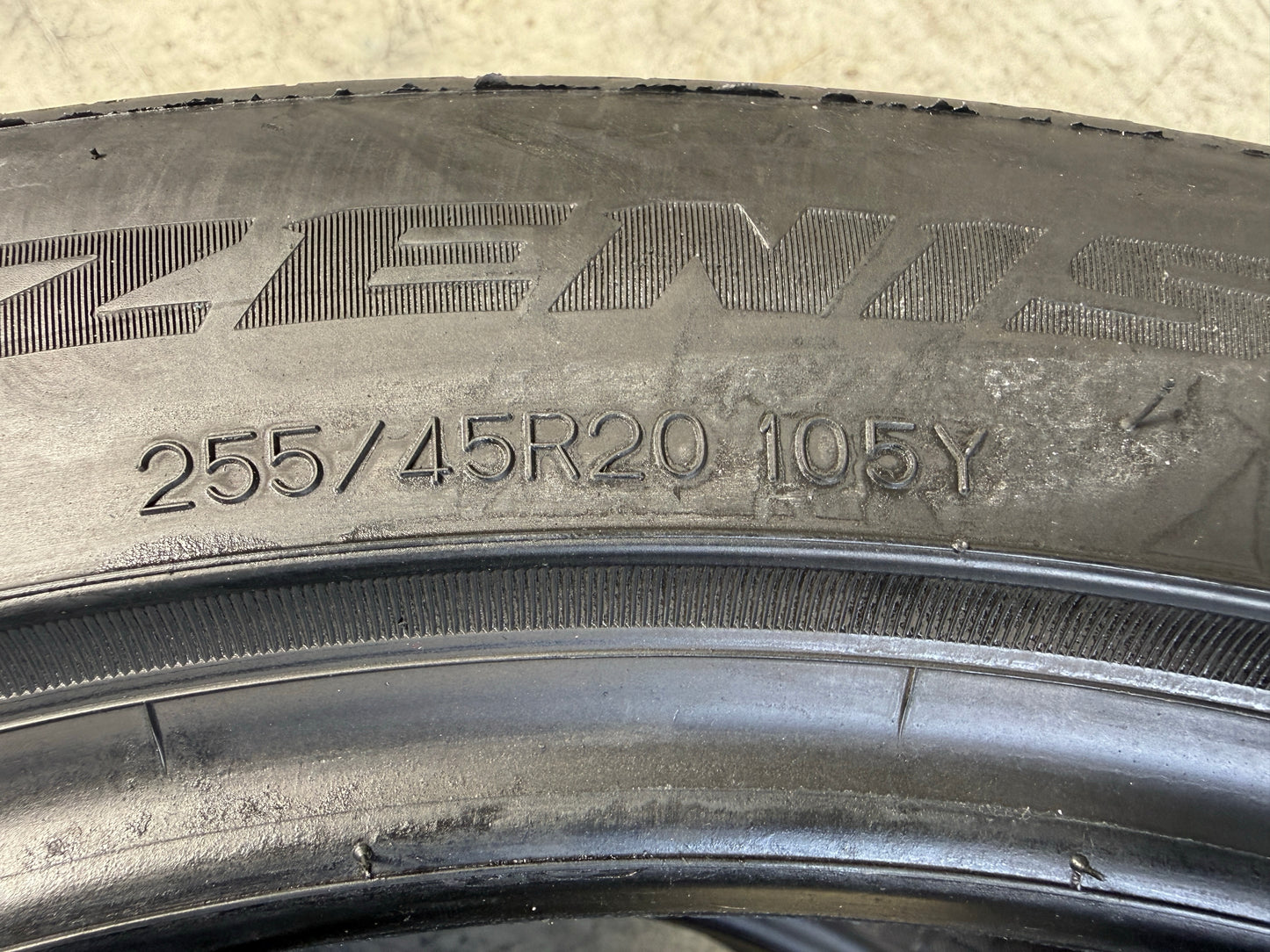 Usato: 2 Pneumatici Falken Azenis FK520 255/45R20 105Y XL Estivi 90% Residui