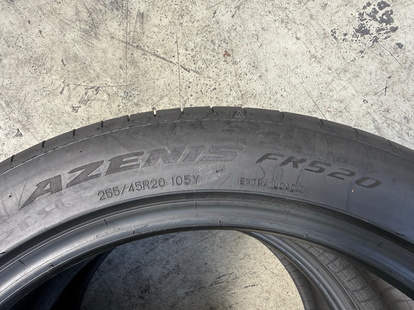 Usato: 2 Pneumatici Falken Azenis FK520 255/45R20 105Y XL Estivi 90% Residui