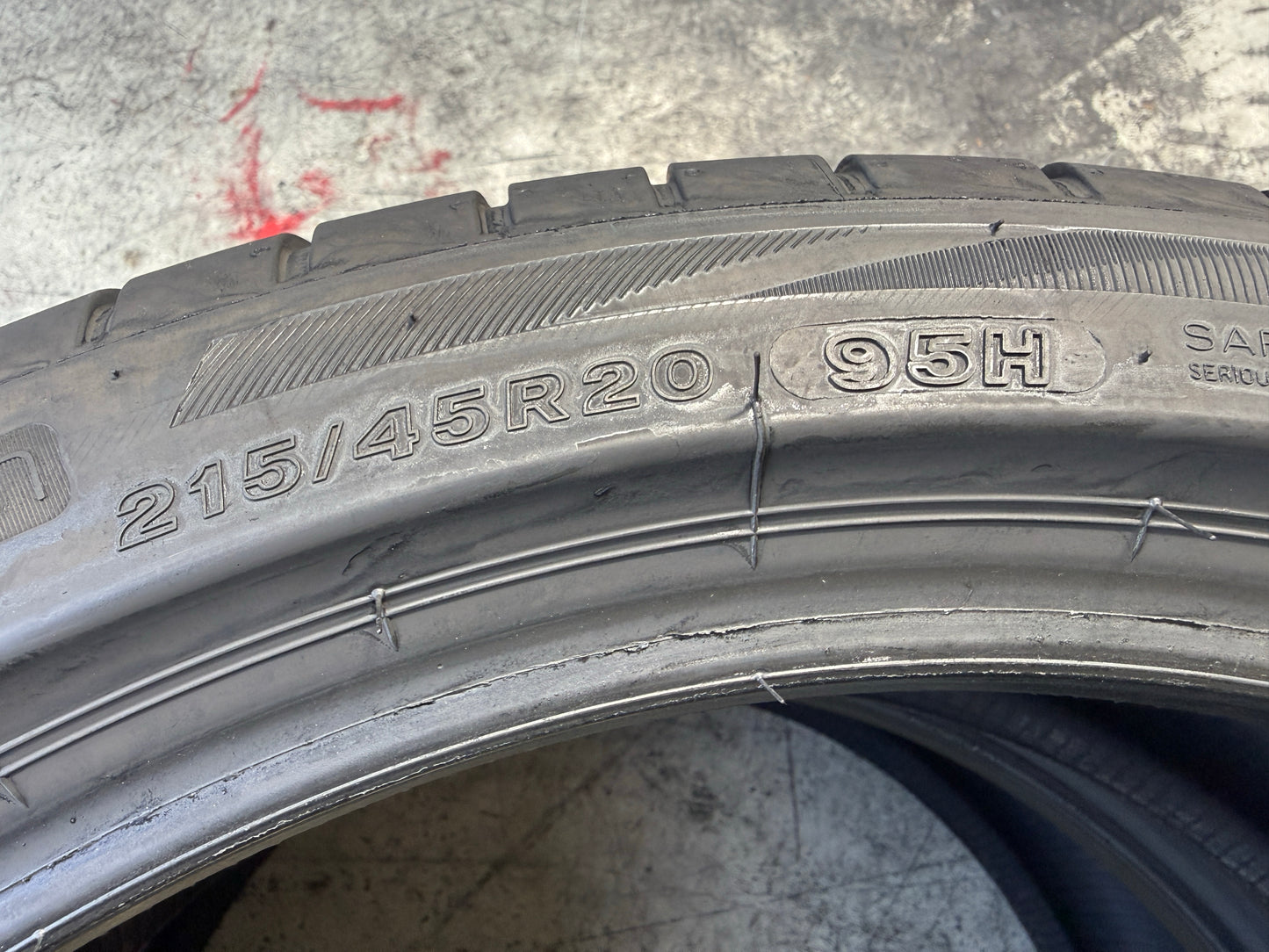 Usato: 2 Pneumatici Bridgestone Turanza 6 215/45R20 95H XL Enliten Estivi 90% Residui