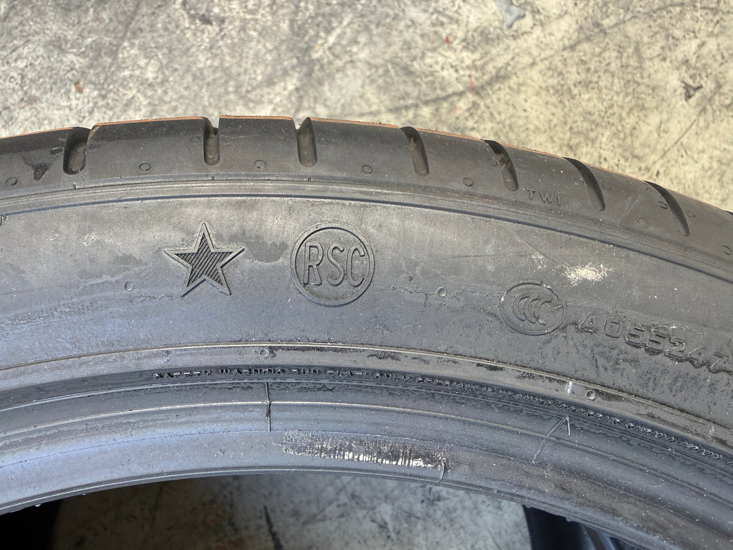 Usato: 4 Pneumatici Pirelli P Zero PZ4 225/45R19 96W XL (*)  MFS  Run Flat 85-90% Residui