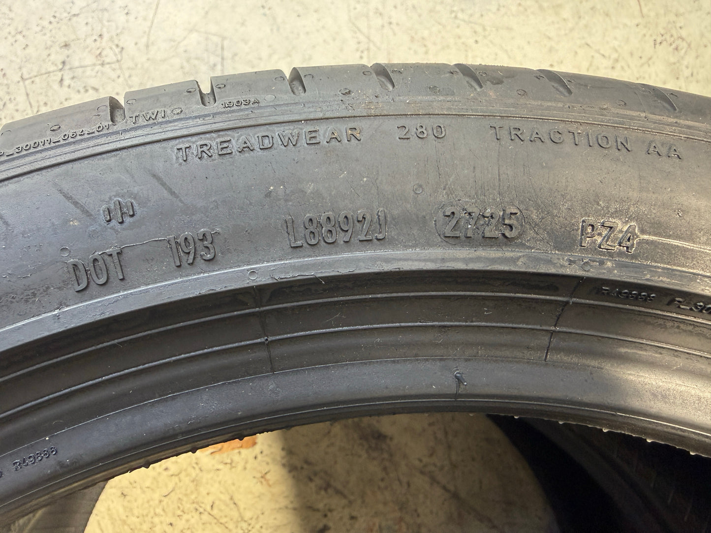Usato: 4 Pneumatici Pirelli P Zero PZ4 225/45R19 96W XL (*)  MFS  Run Flat 85-90% Residui