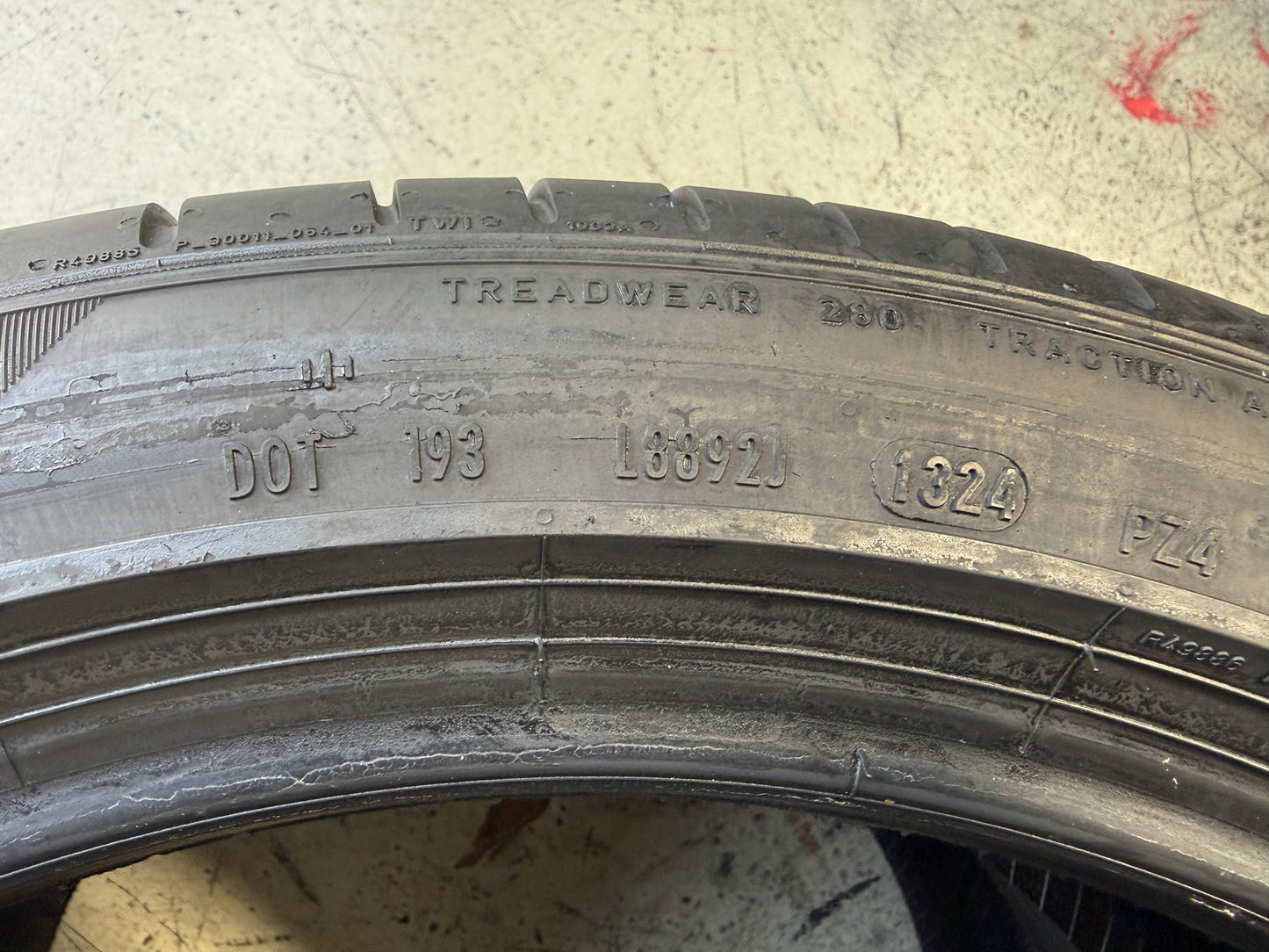 Usato: 4 Pneumatici Pirelli P Zero PZ4 225/45R19 96W XL (*)  MFS  Run Flat 85-90% Residui