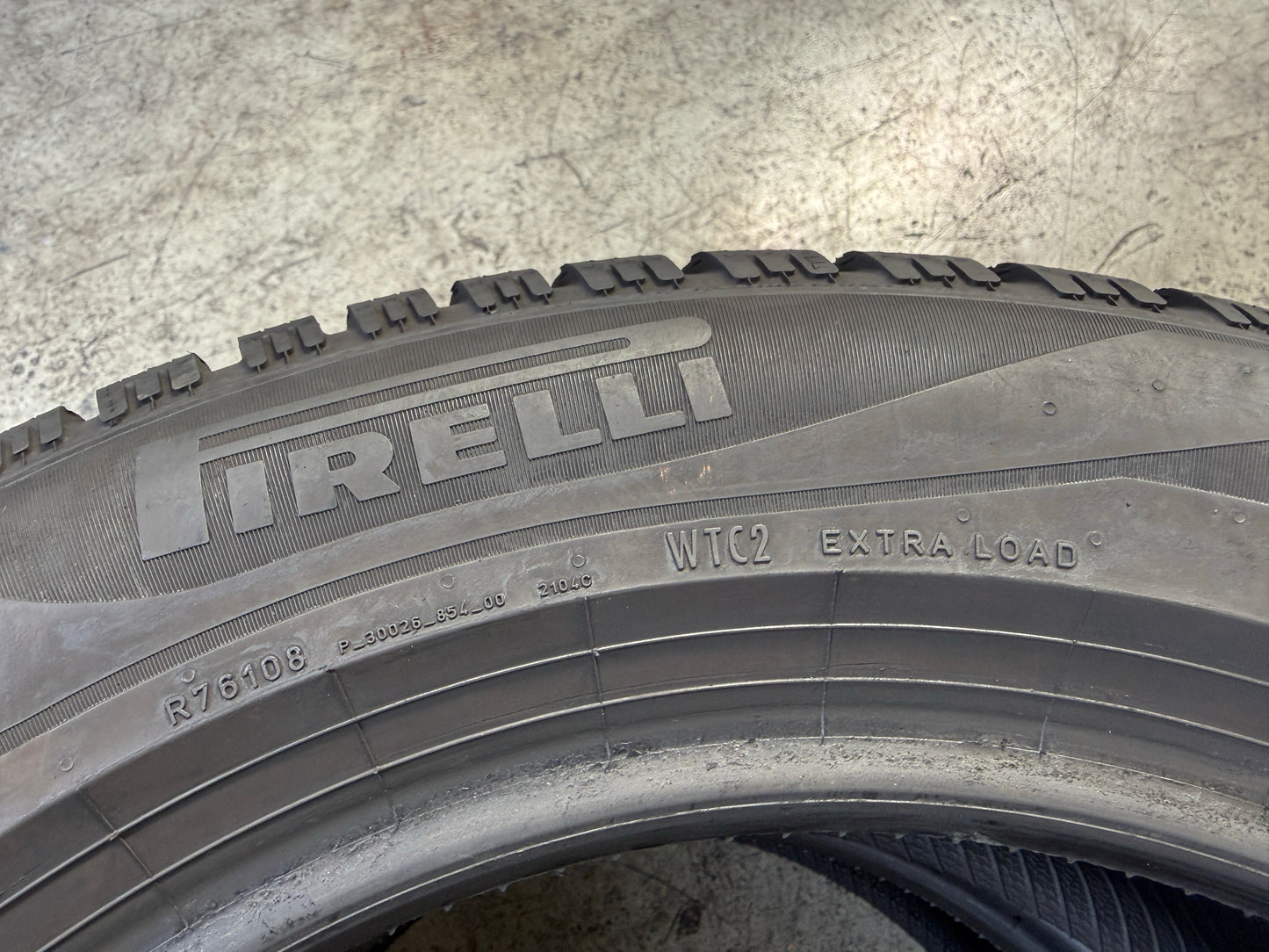 Usato: 2 Gomme 205/60R16 96H XL Pirelli Pneumatici Invernali 90% residui