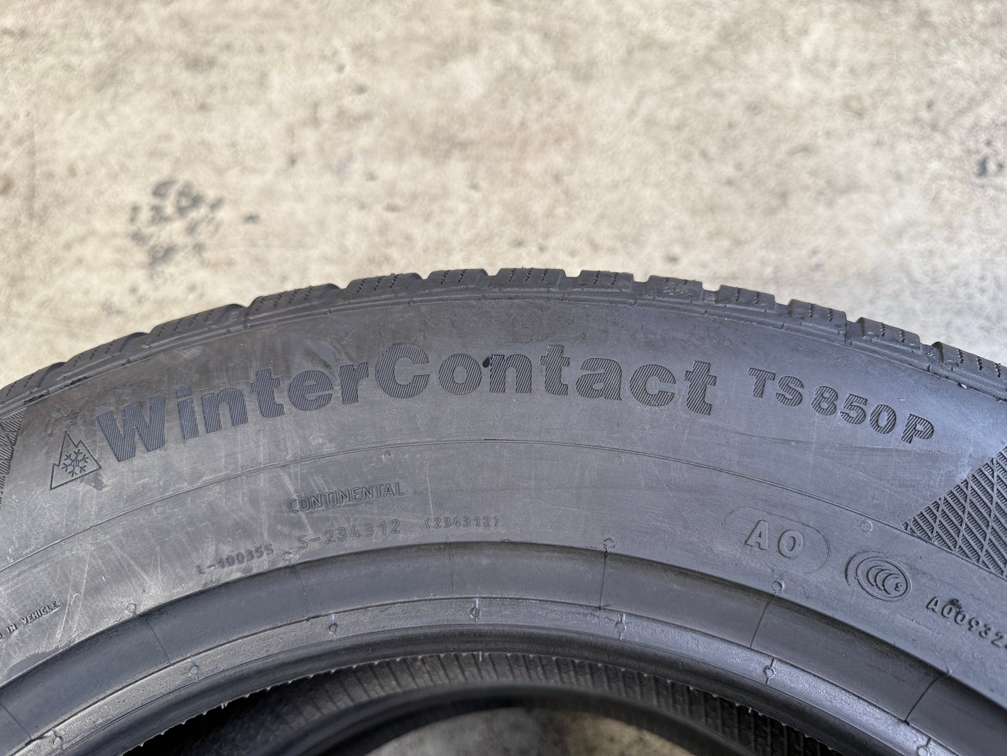Nuovo: 2 Gomme 215/65R17 99H Continental Invernali
