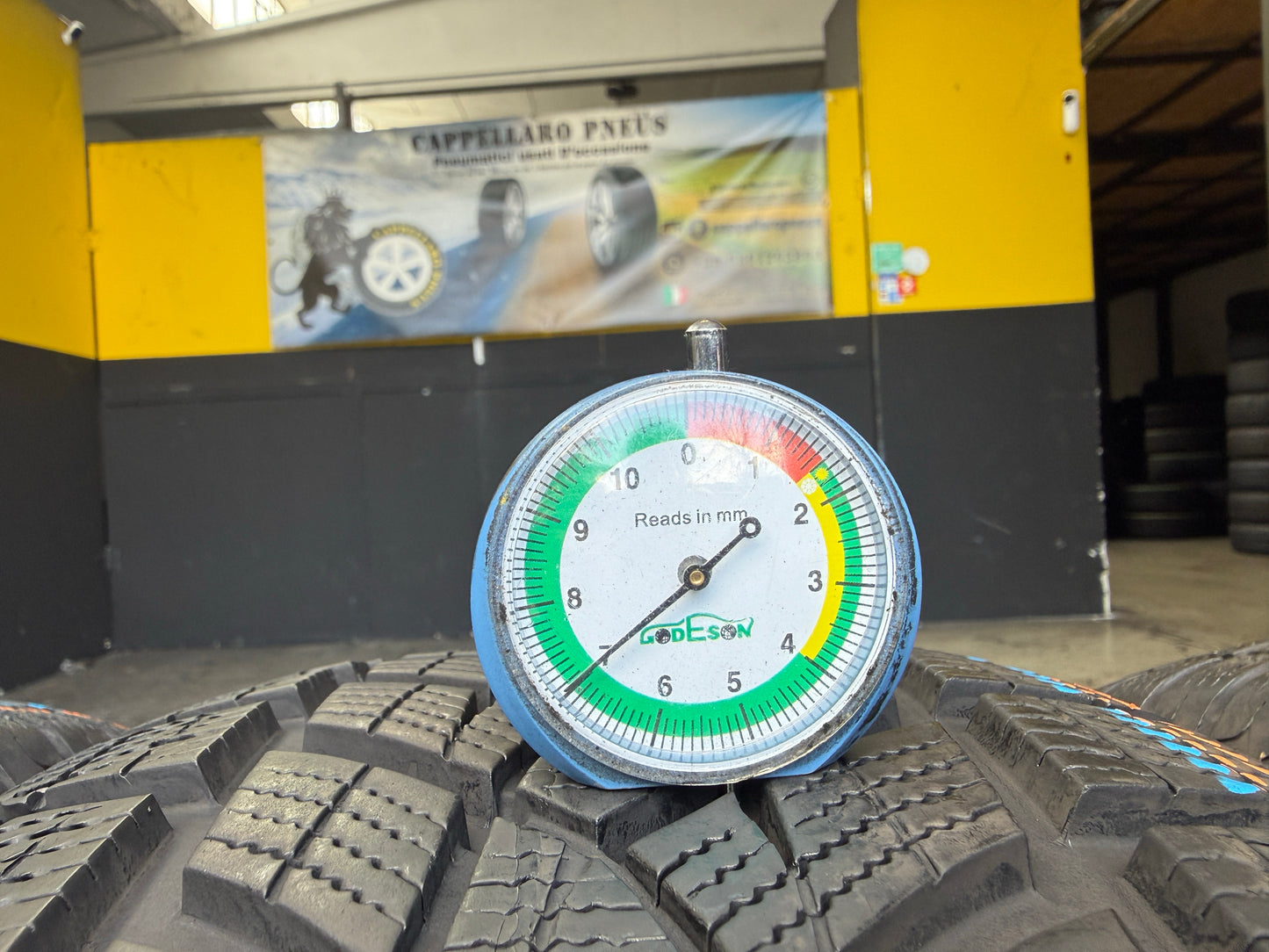 Usato: 4 Gomme 107H XL 235/60R18 Goodyear invernali al 80/90% residui