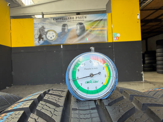 Usato: 4 Gomme 225/55R18 102V XL Continental Invernali 95/99% residui