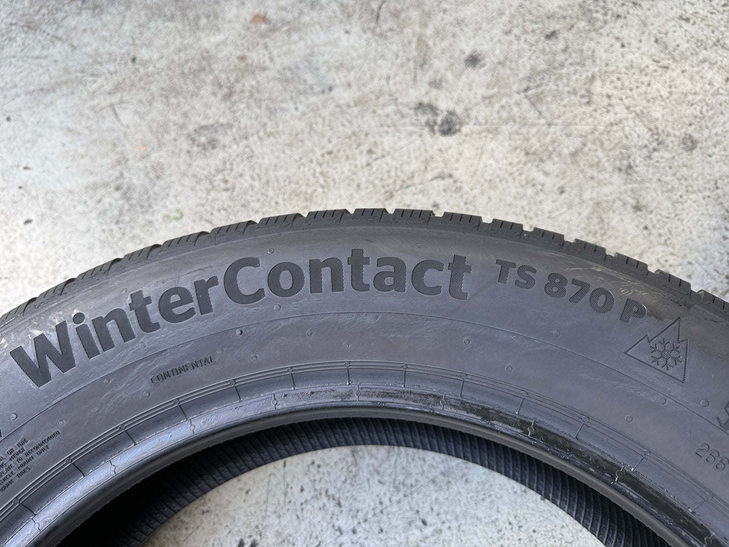 Usato: 4 Gomme 225/60R18 104V XL Continental Invernali 95/99% residui