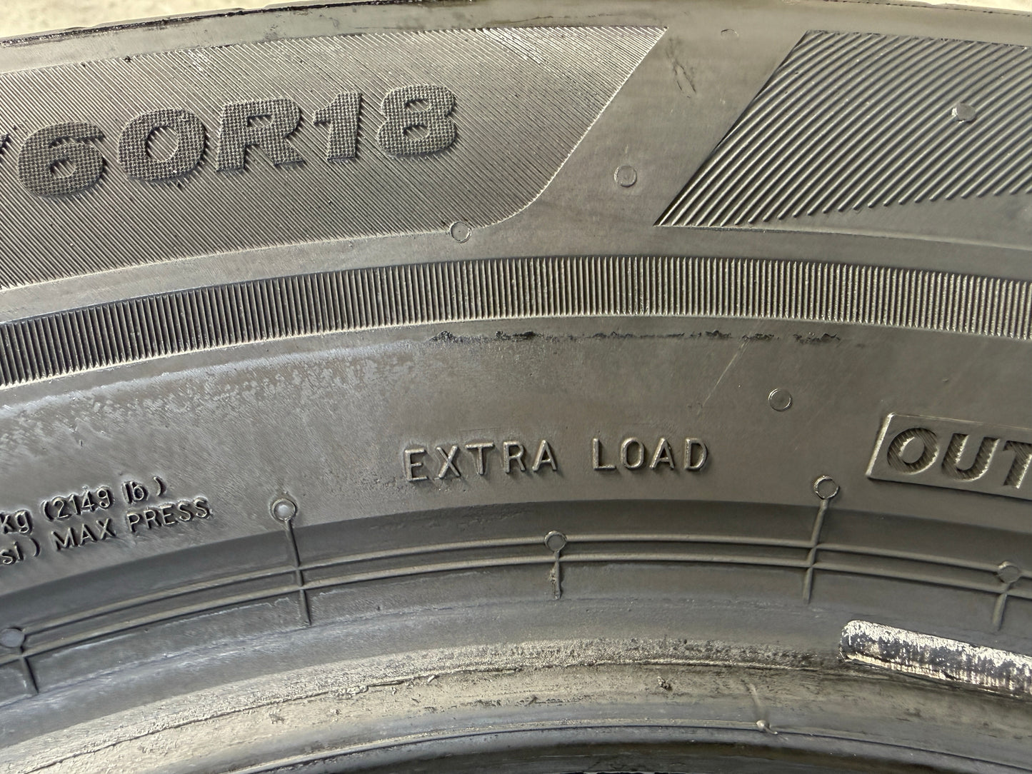 Usato: 2 Gomme 235/60R18 107W XL Bridgestone Estive 80% residui