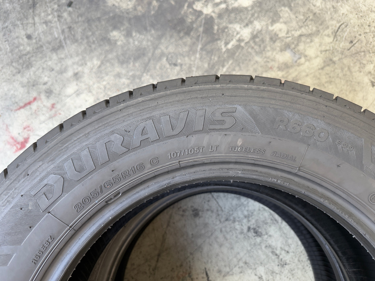 Usato: 2 Pneumatici Bridgestone Duravis R660 Eco 205/65R16C 107/105T Estivi 85% Residui