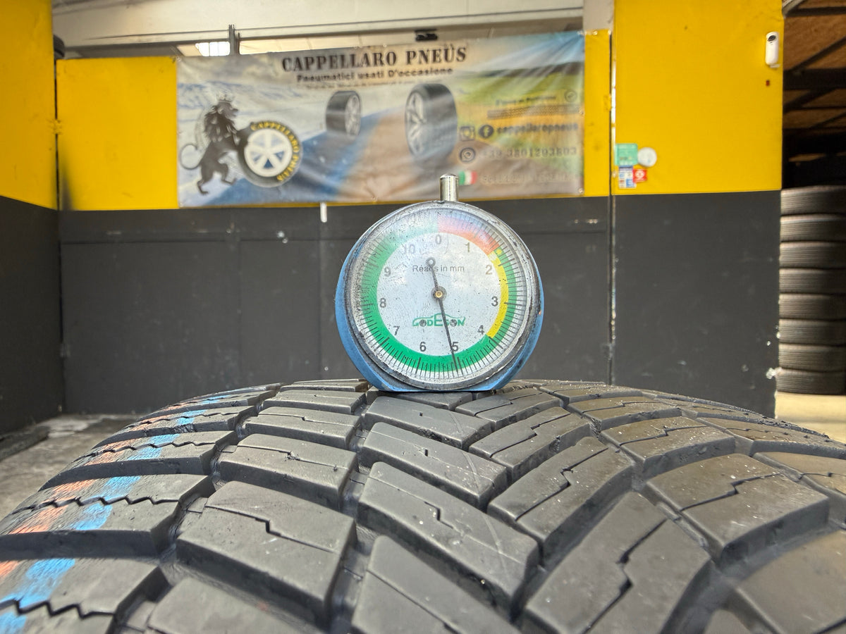 Usato: 2 Pneumatici Bridgestone Weather Control A005 Evo 215/65R16 102H 4 Stagioni 75% Residui