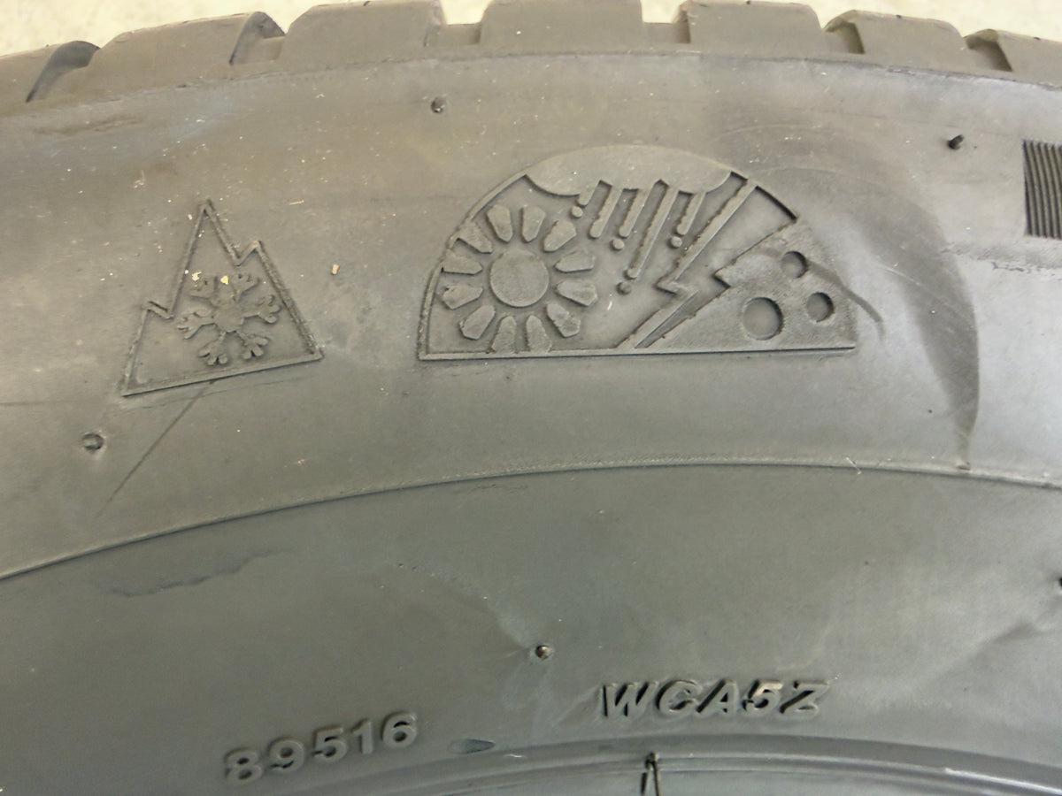 Usato: 2 Pneumatici Bridgestone Weather Control A005 Evo 215/65R16 102H 4 Stagioni 75% Residui