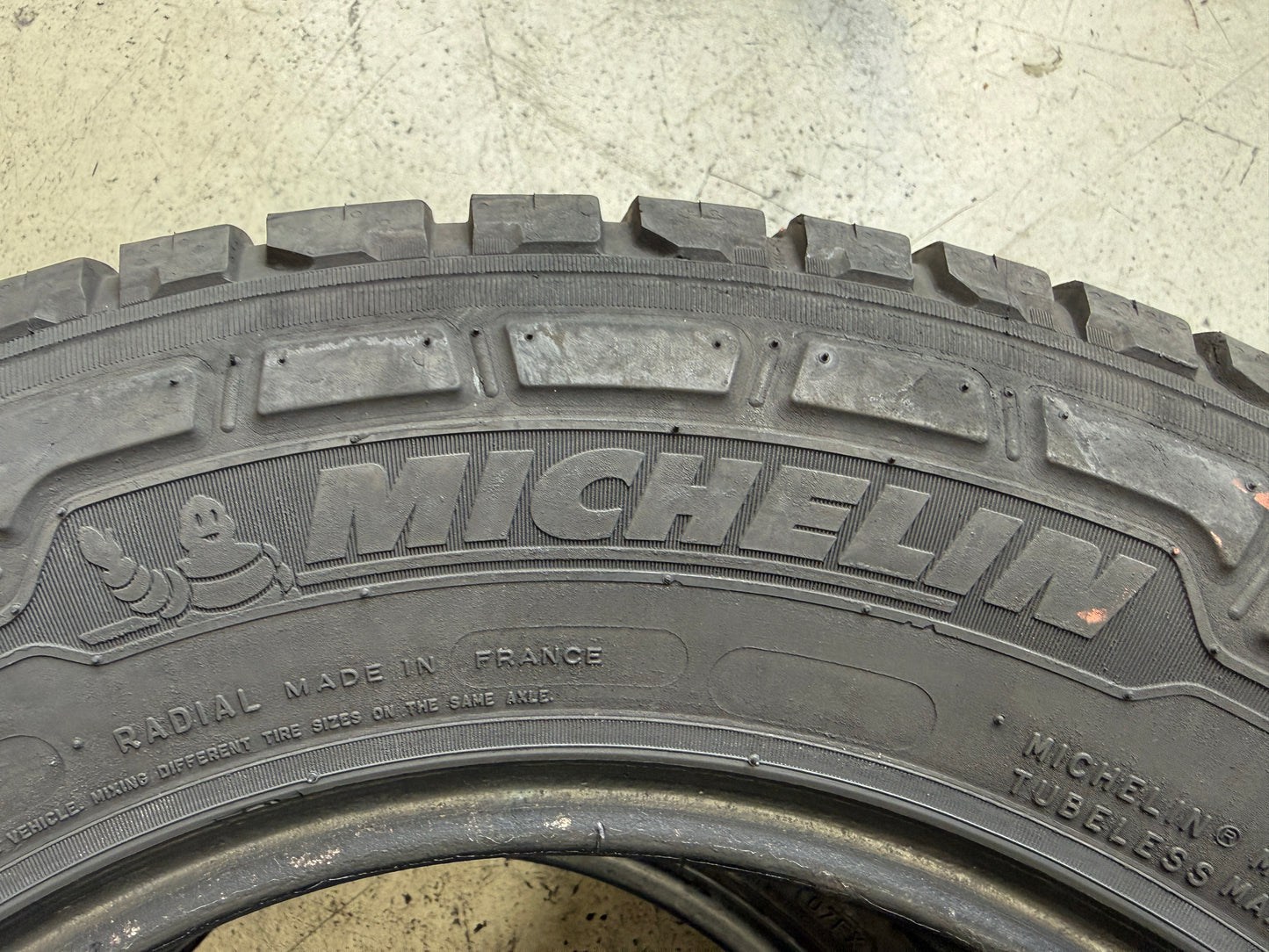 Usato: 2 Pneumatici Michelin Agilis CrossClimate 215/70R15C 109/107R 8PR 4 Stagioni 90% Residui