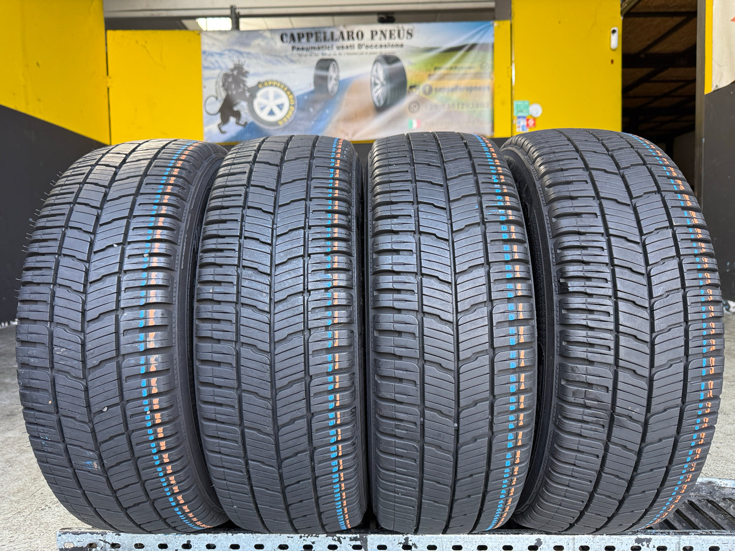 Usato: 4 Gomme 205/65R15C 102/100T Kleber 4 Stagioni 90% residui