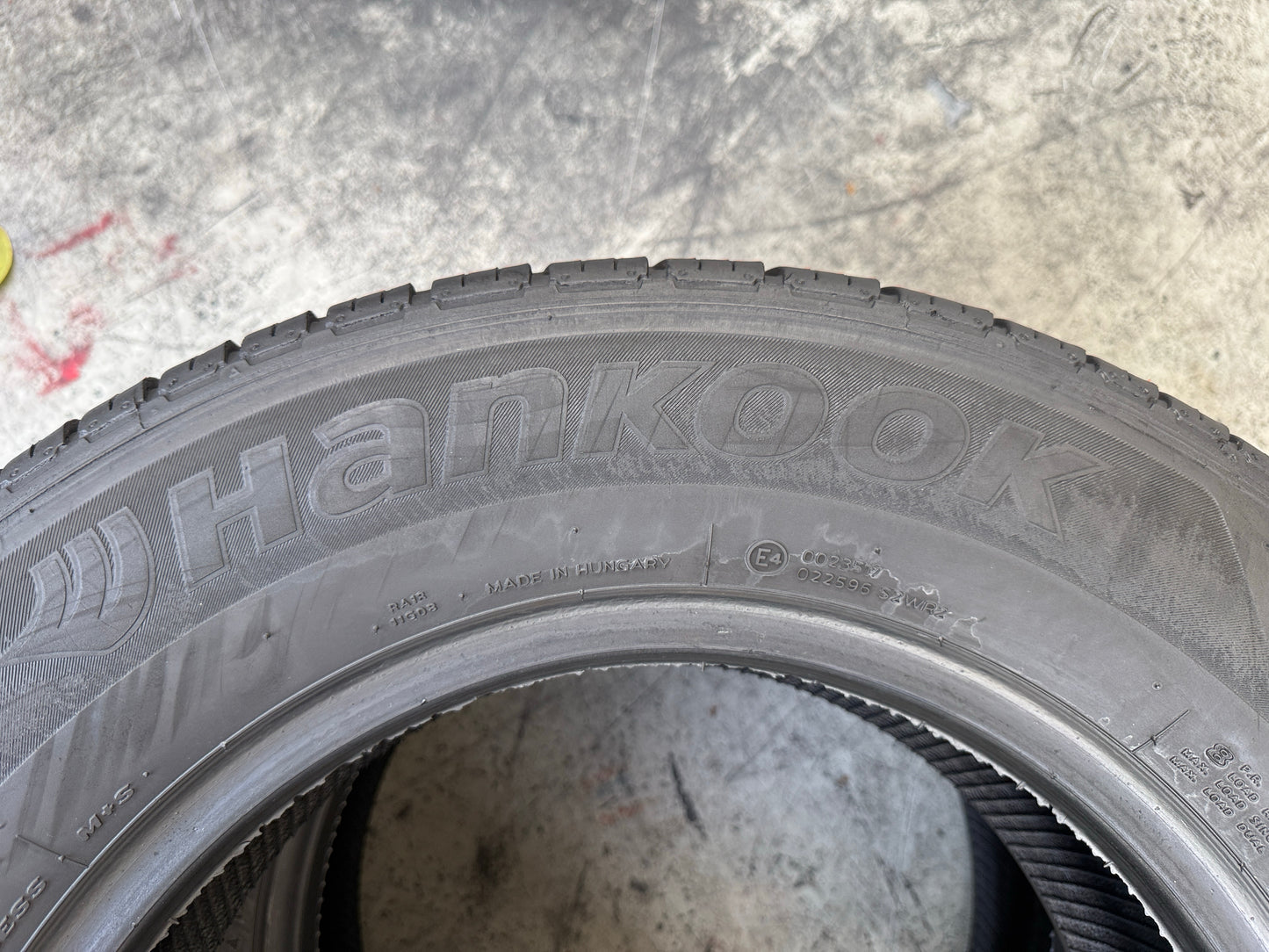 Usato: 2 Pneumatici Hankook Vantra LT 225/65R16C 112/110R Estivi 75% Residui