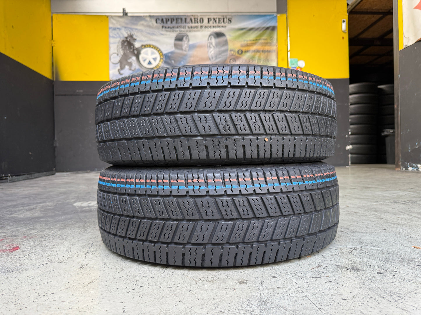 Usato: 2 Pneumatici Continental VanContact A/S Ultra 205/65R16C 107/105T 4 Stagioni 80% Residui