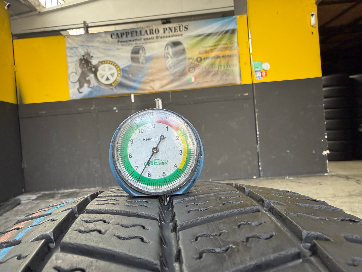 Usato: 2 Pneumatici Continental VanContact A/S Ultra 205/65R16C 107/105T 4 Stagioni 80% Residui