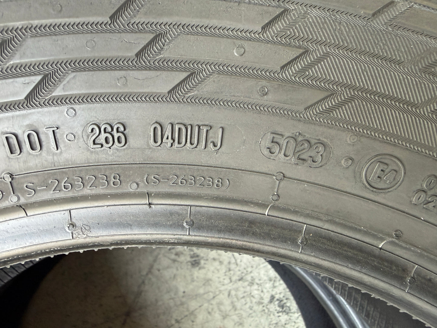 Usato: 2 Pneumatici Continental VanContact A/S Ultra 205/65R16C 107/105T 4 Stagioni 80% Residui