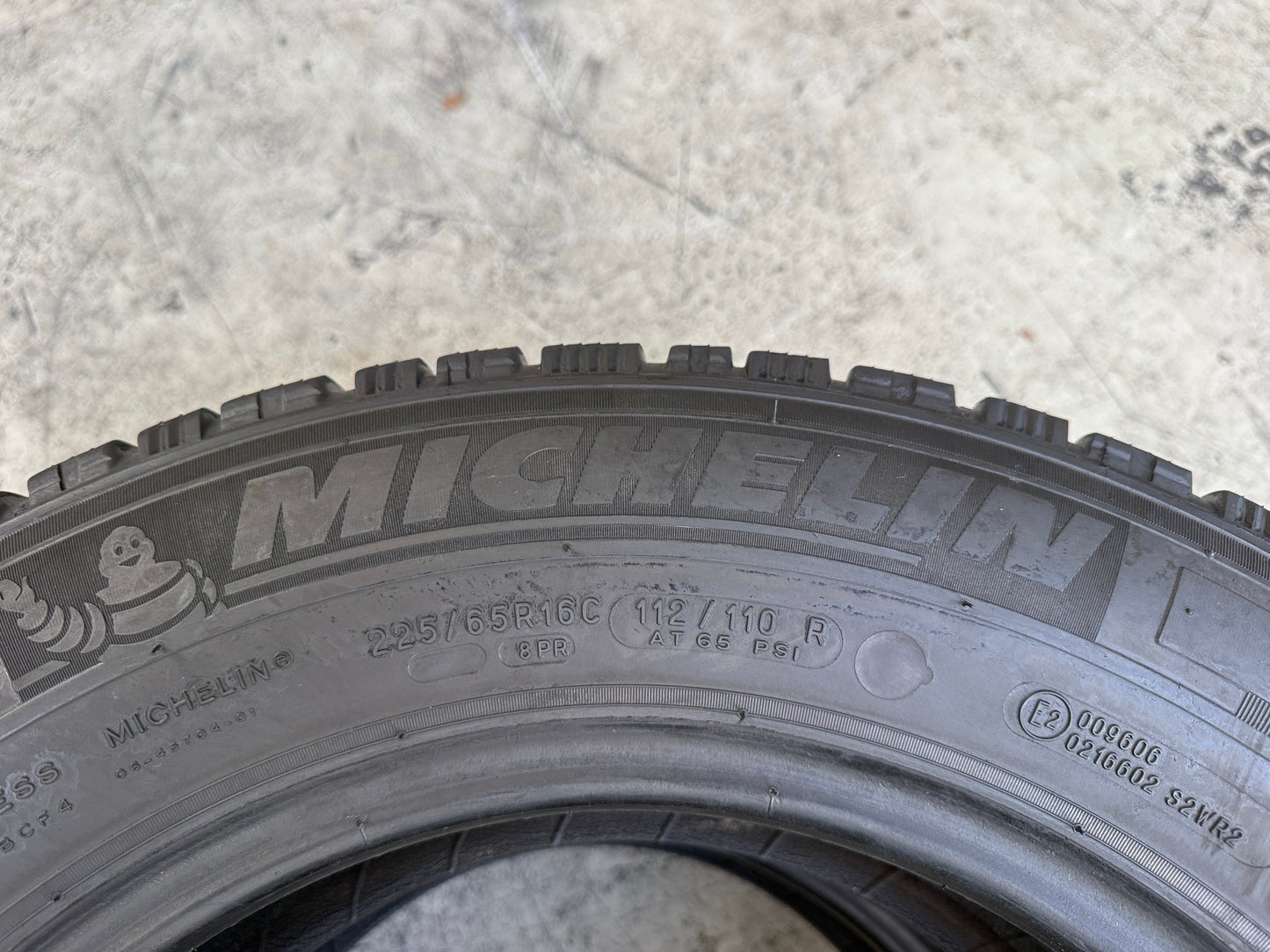 Usato: 2 Pneumatici Michelin Agilis Alpin 225/65R16C 112/110R 8PR Invernali 70% Residui