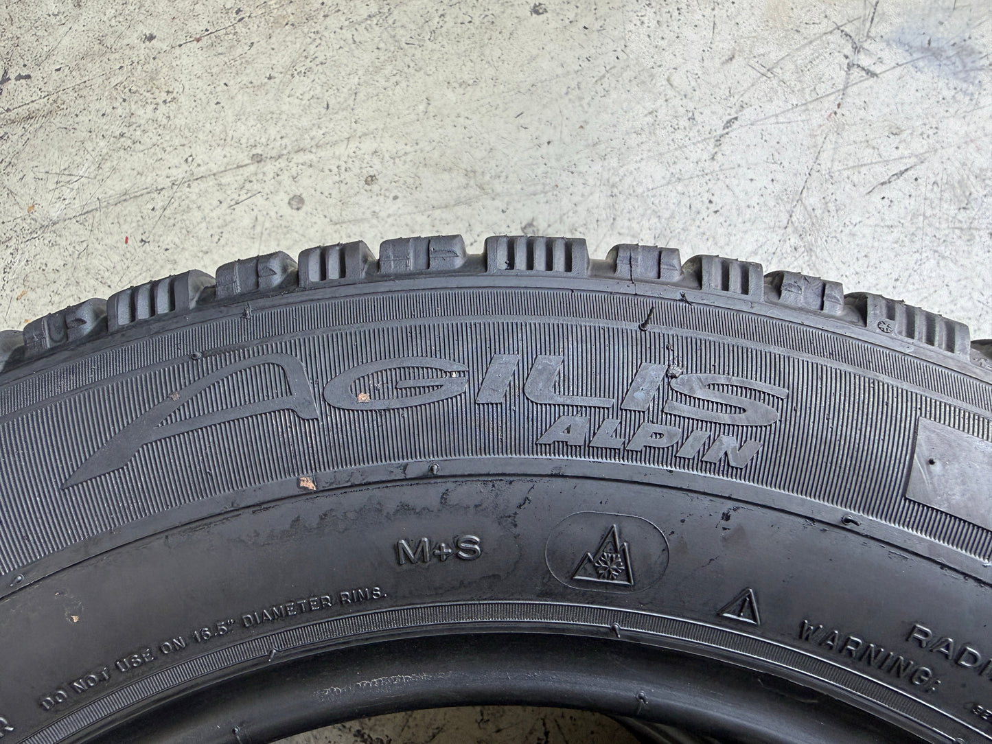 Usato: 2 Pneumatici Michelin Agilis Alpin 225/65R16C 112/110R 8PR Invernali 70% Residui