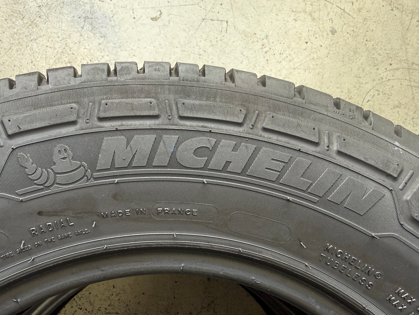 Usato: 2 Pneumatici Michelin Agilis 3 215/75R16C 116/114R 10PR Estivi 80% Residui