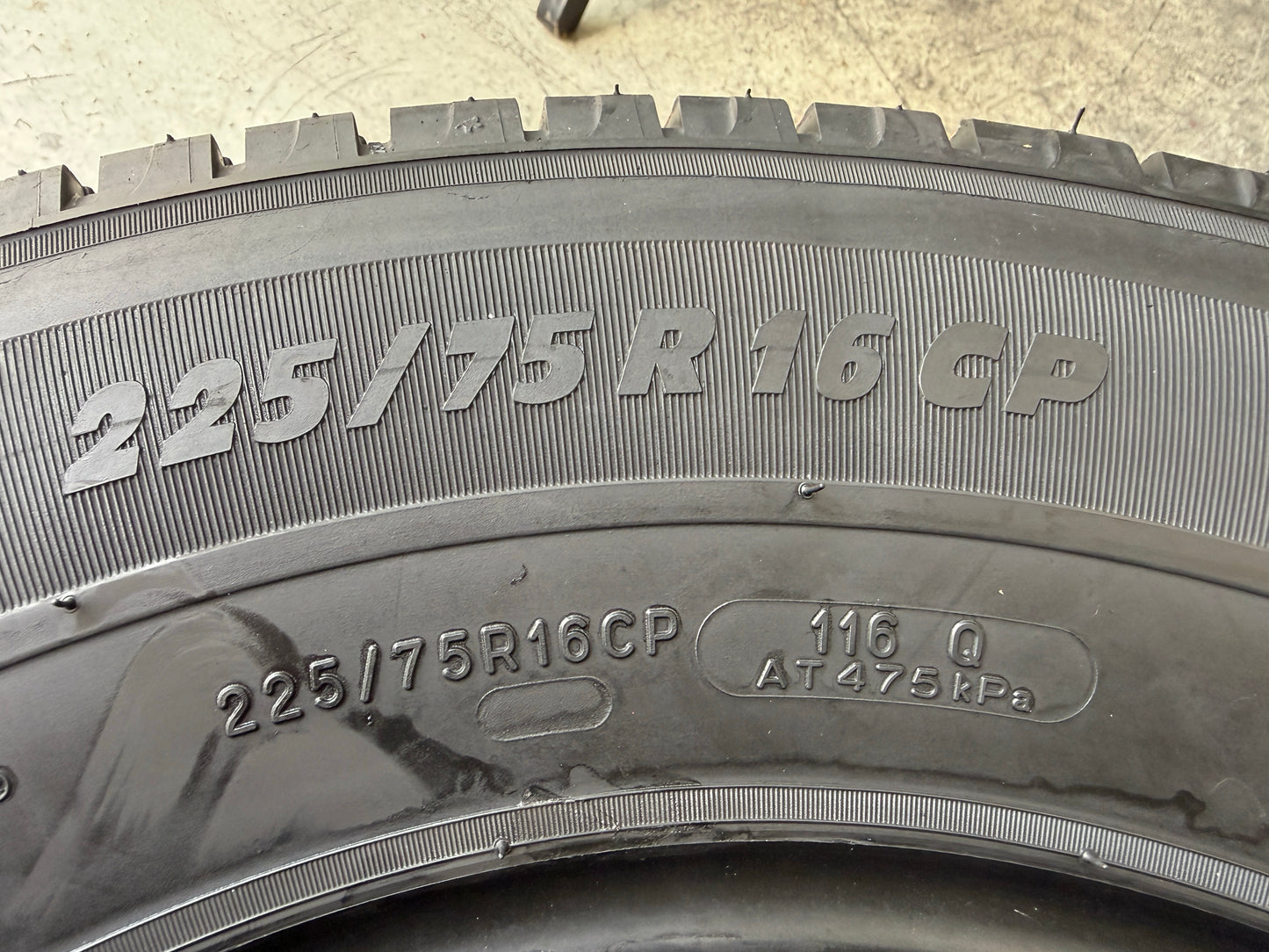 Usato: 2 Pneumatici Michelin Agilis Camping 225/75R16CP 116Q Estivi 70% Residui