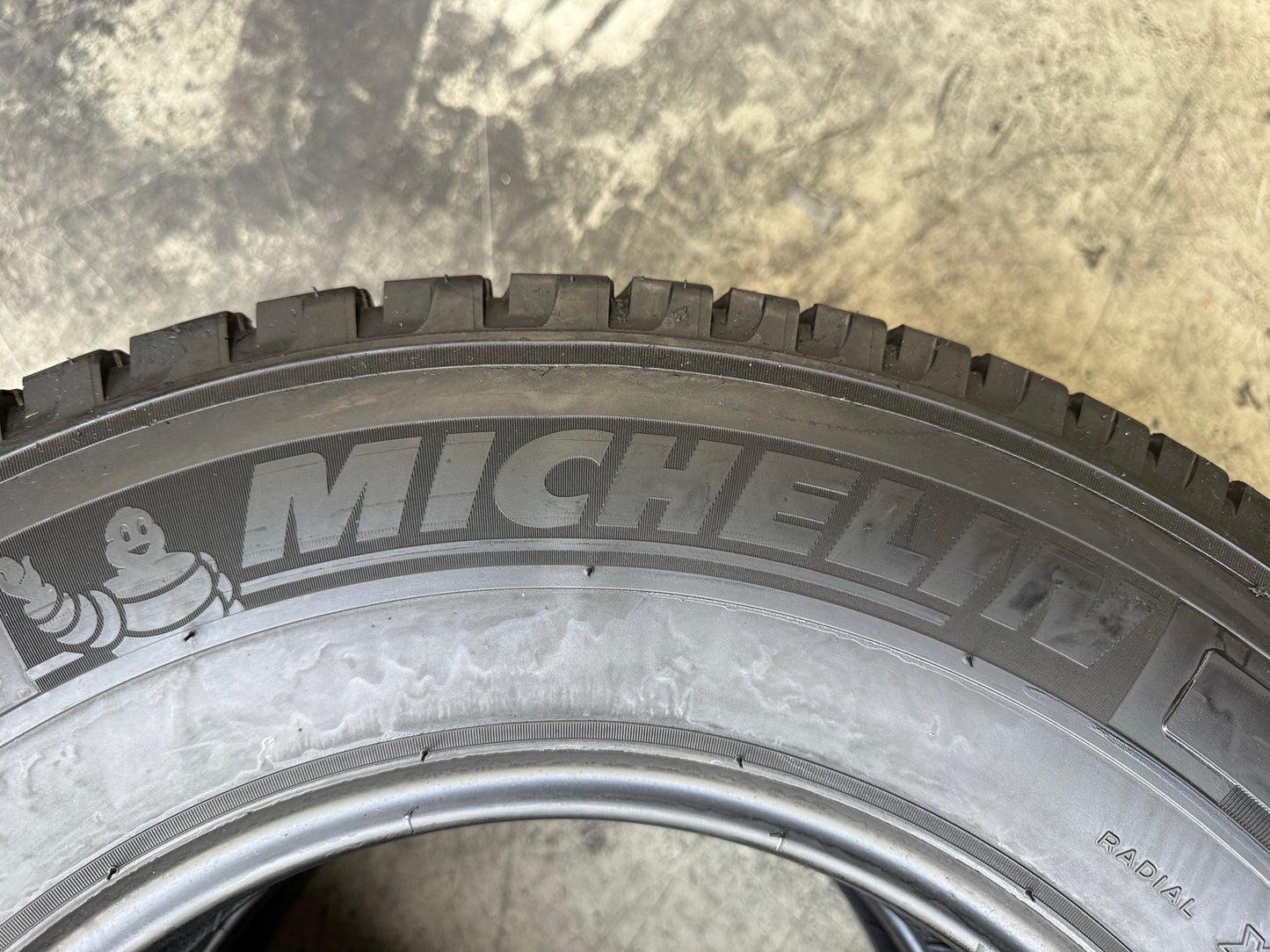 Usato: 2 Pneumatici Michelin Agilis Camping 225/75R16CP 116Q Estivi 70% Residui