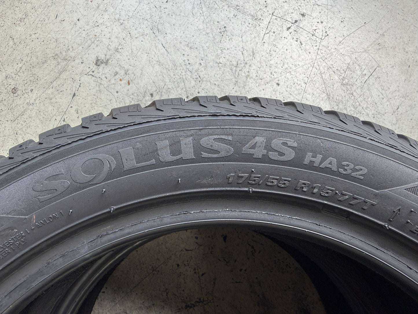 Usato: 2 Pneumatici Kumho Solus 4S HA32 175/55R15 77T 4 Stagioni 90% Residui