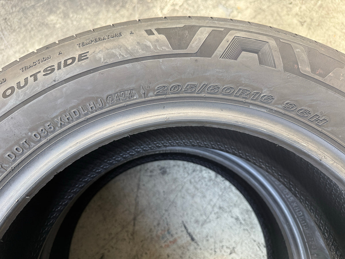Usato: 2 Pneumatici Nexen N'Fera Primus SU1 Plus 205/60R16 96H XL Estivi 90% Residui