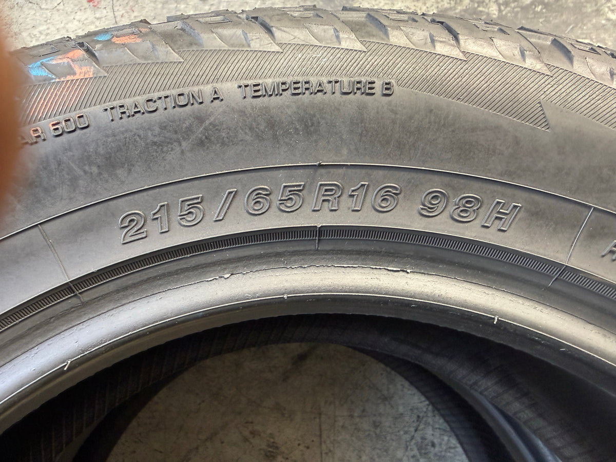 Usato: 2 Pneumatici Yokohama Geolandar A/T G015 215/65R16 98H 4 Stagioni 80% Residui
